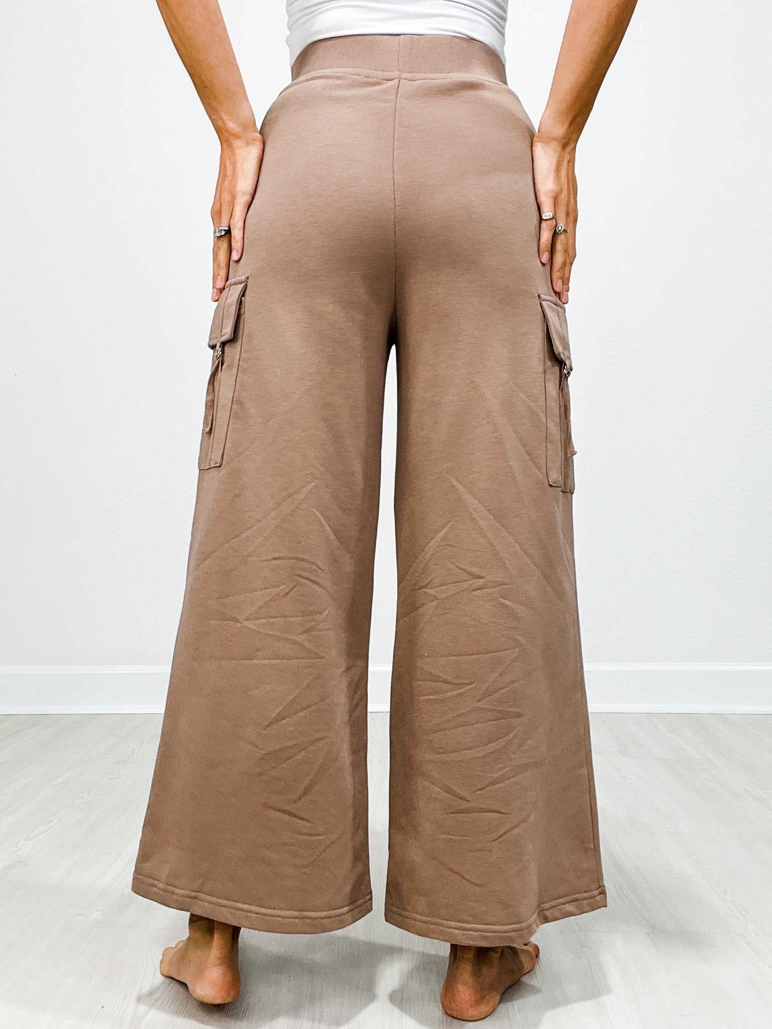 Elastic Waistband Wide Leg Cargo Pants