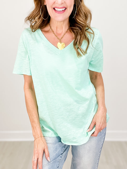 Short Sleeve Relaxed Fit V-Neck Top in MINT