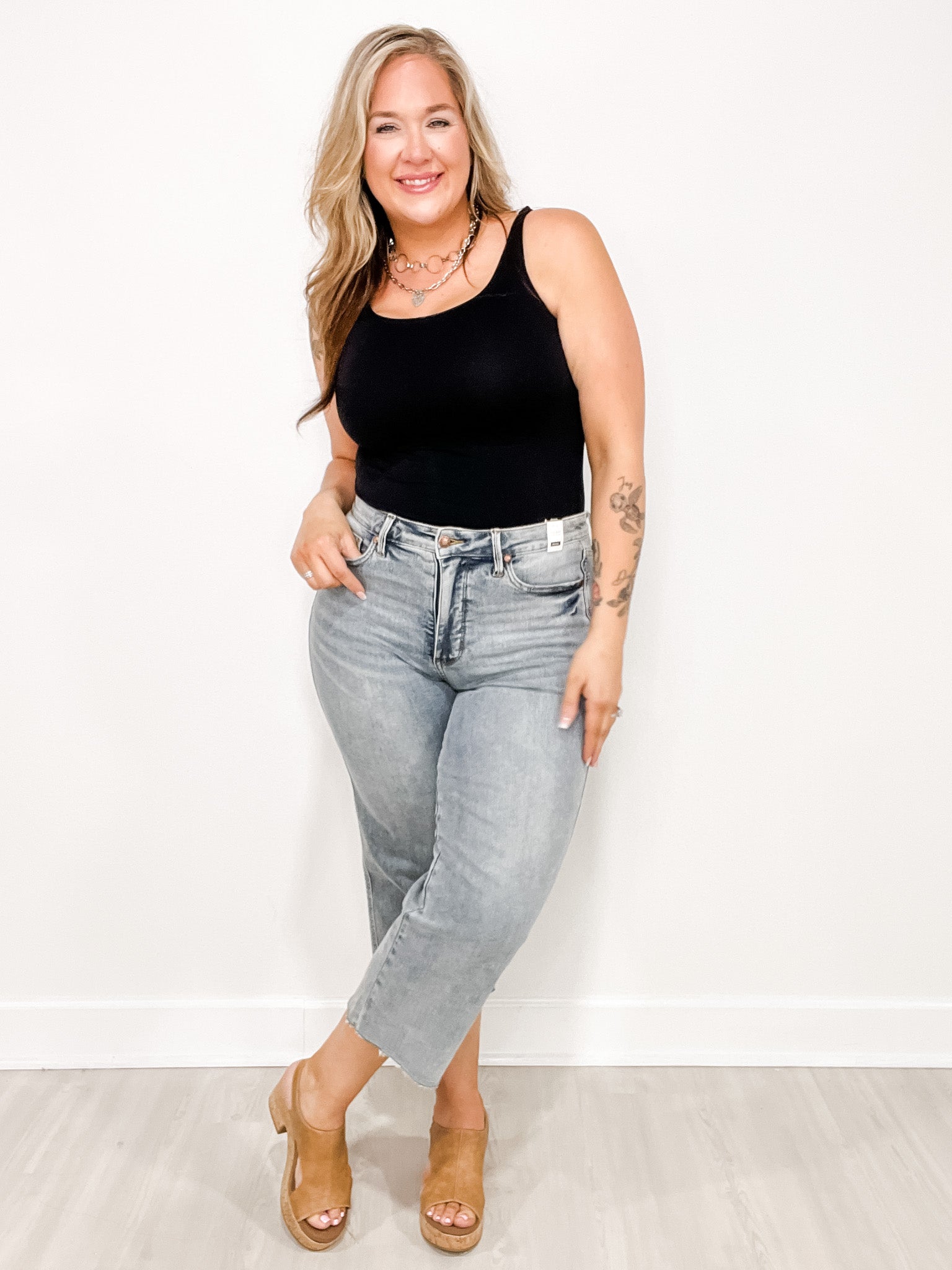 Judy Blue TANNER Mid-Rise Tummy Control Raw Hem Cropped Wide Leg Jeans