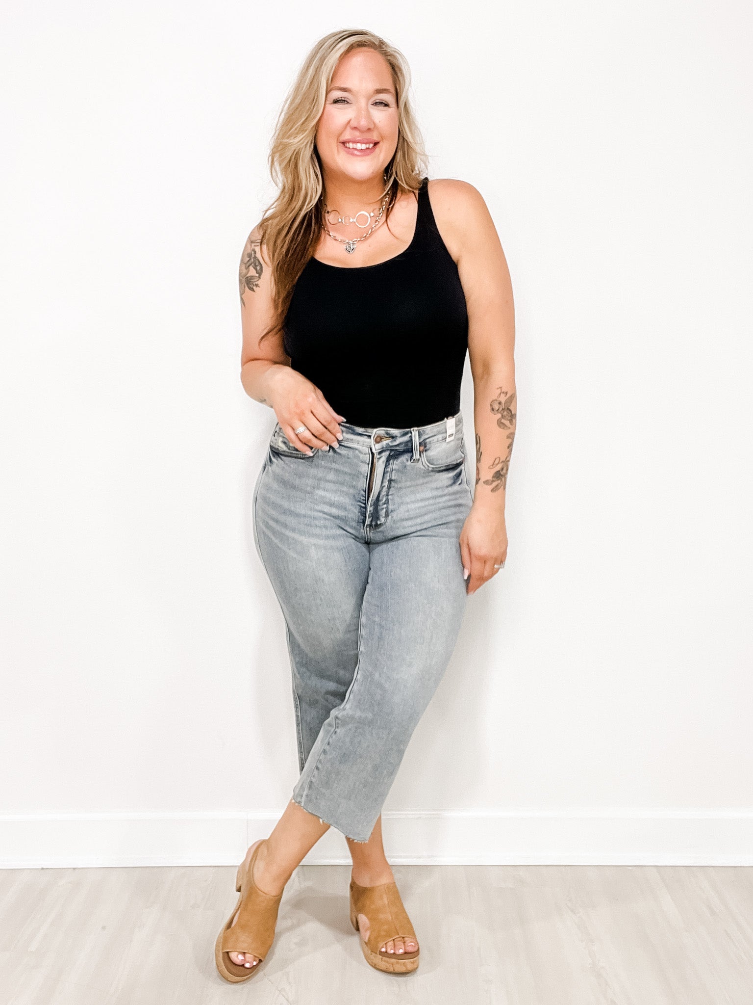 Judy Blue TANNER Mid-Rise Tummy Control Raw Hem Cropped Wide Leg Jeans
