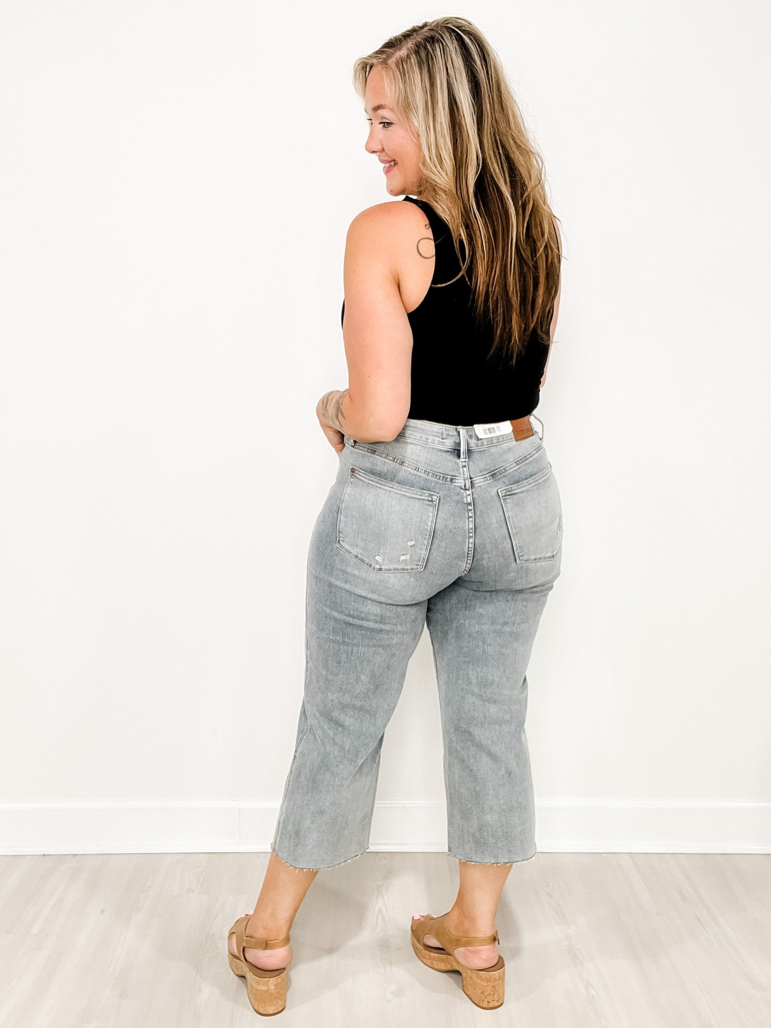 Judy Blue TANNER Mid-Rise Tummy Control Raw Hem Cropped Wide Leg Jeans