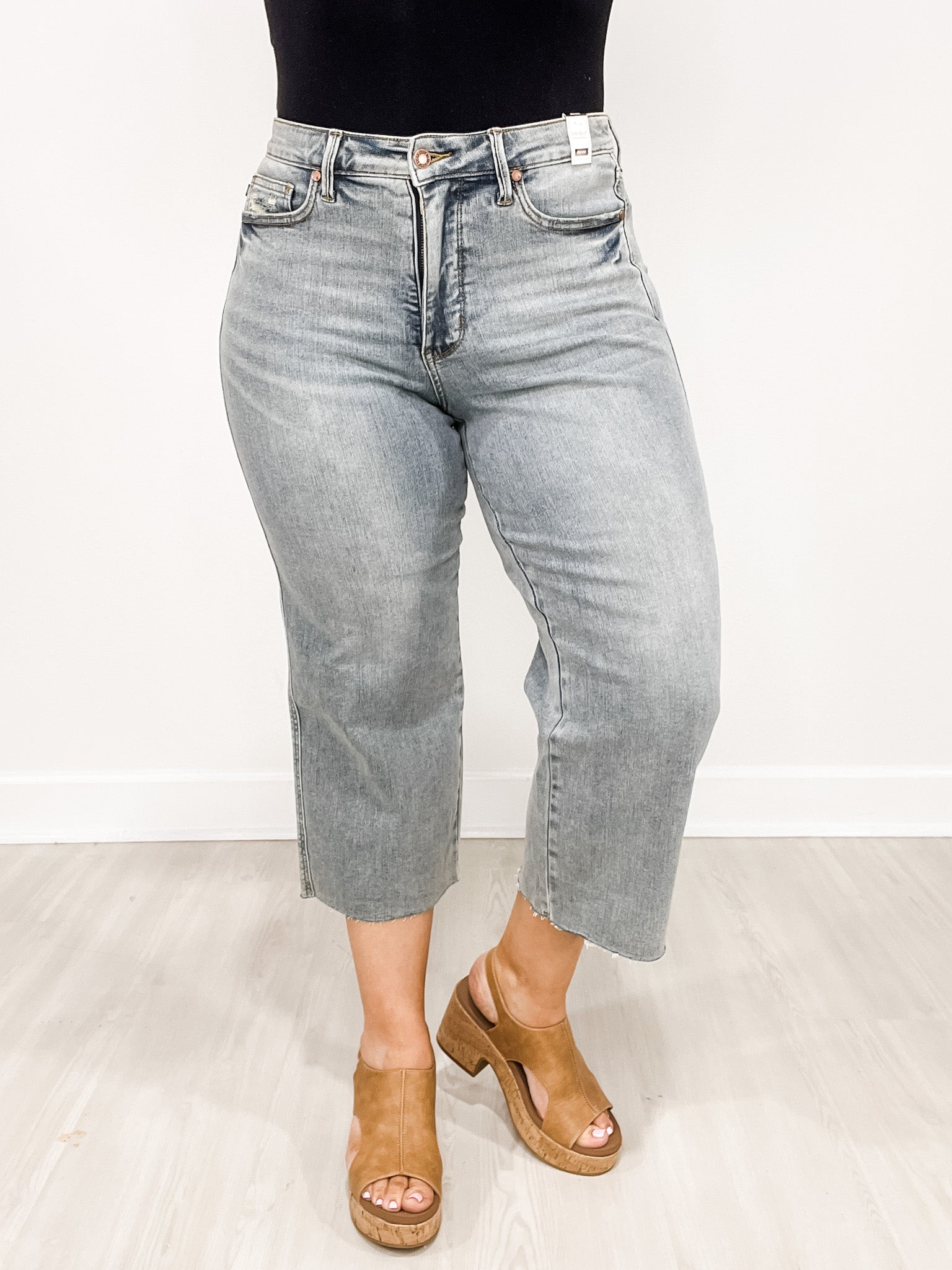 Judy Blue TANNER Mid-Rise Tummy Control Raw Hem Cropped Wide Leg Jeans