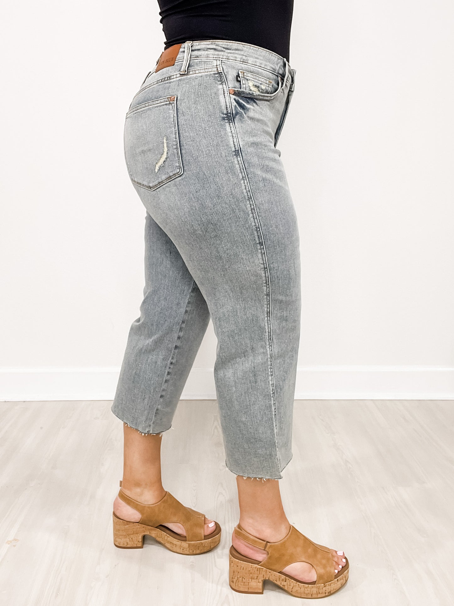 Judy Blue TANNER Mid-Rise Tummy Control Raw Hem Cropped Wide Leg Jeans