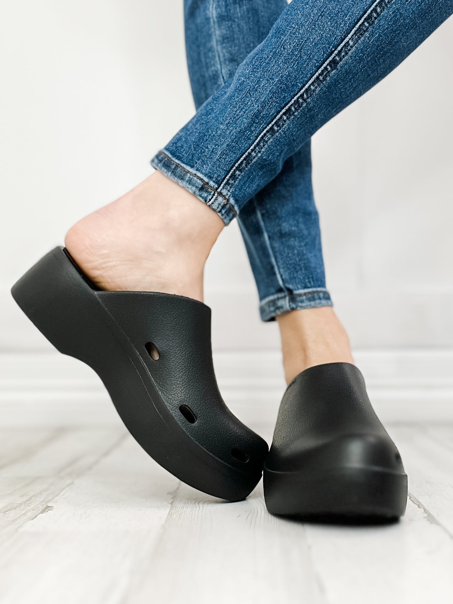 Yellowbox Zippy Clog in Black