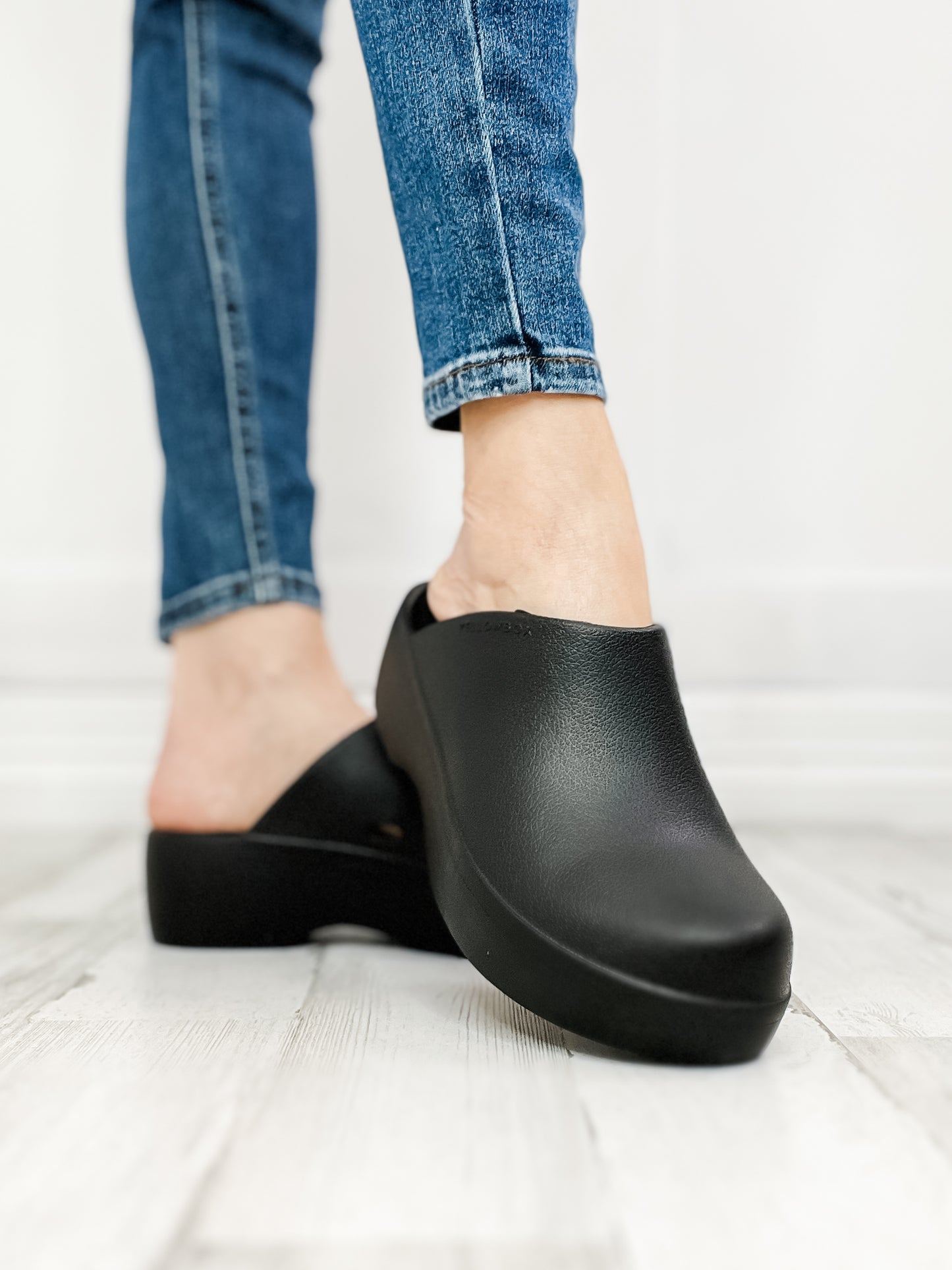 Yellowbox Zippy Clog in Black