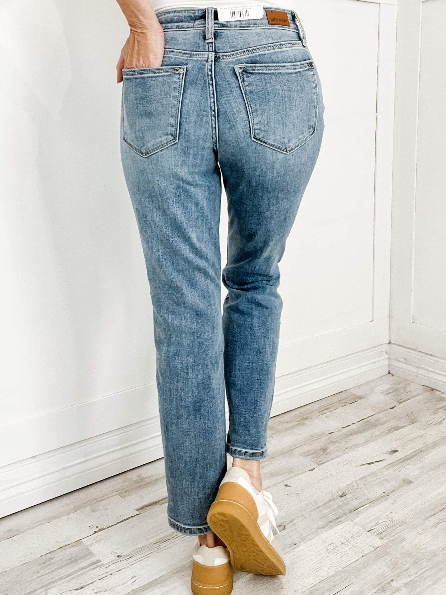 Judy Blue Mary Jane Mid-Rise Bleach Boyfriend Jeans