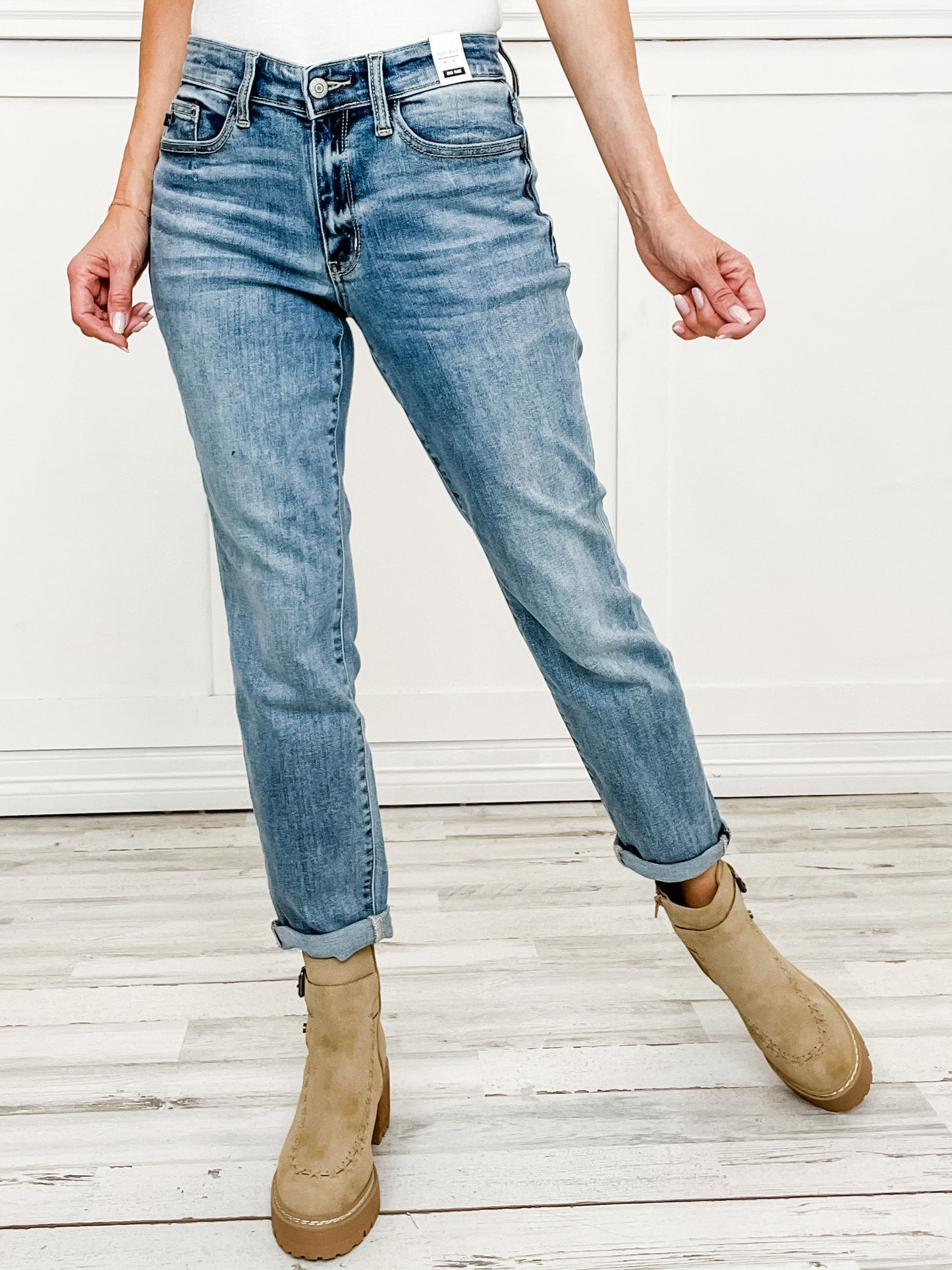 Judy Blue Mary Jane Mid-Rise Bleach Boyfriend Jeans