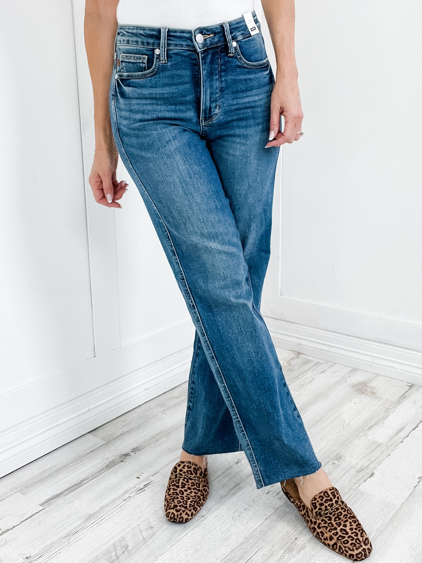 Judy Blue LANDSLIDE Mid-Rise Tummy Control Vintage Straight Jeans