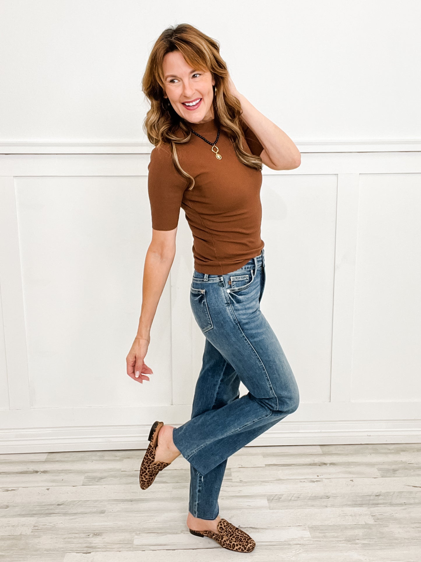 Judy Blue LANDSLIDE Mid-Rise Tummy Control Vintage Straight Jeans