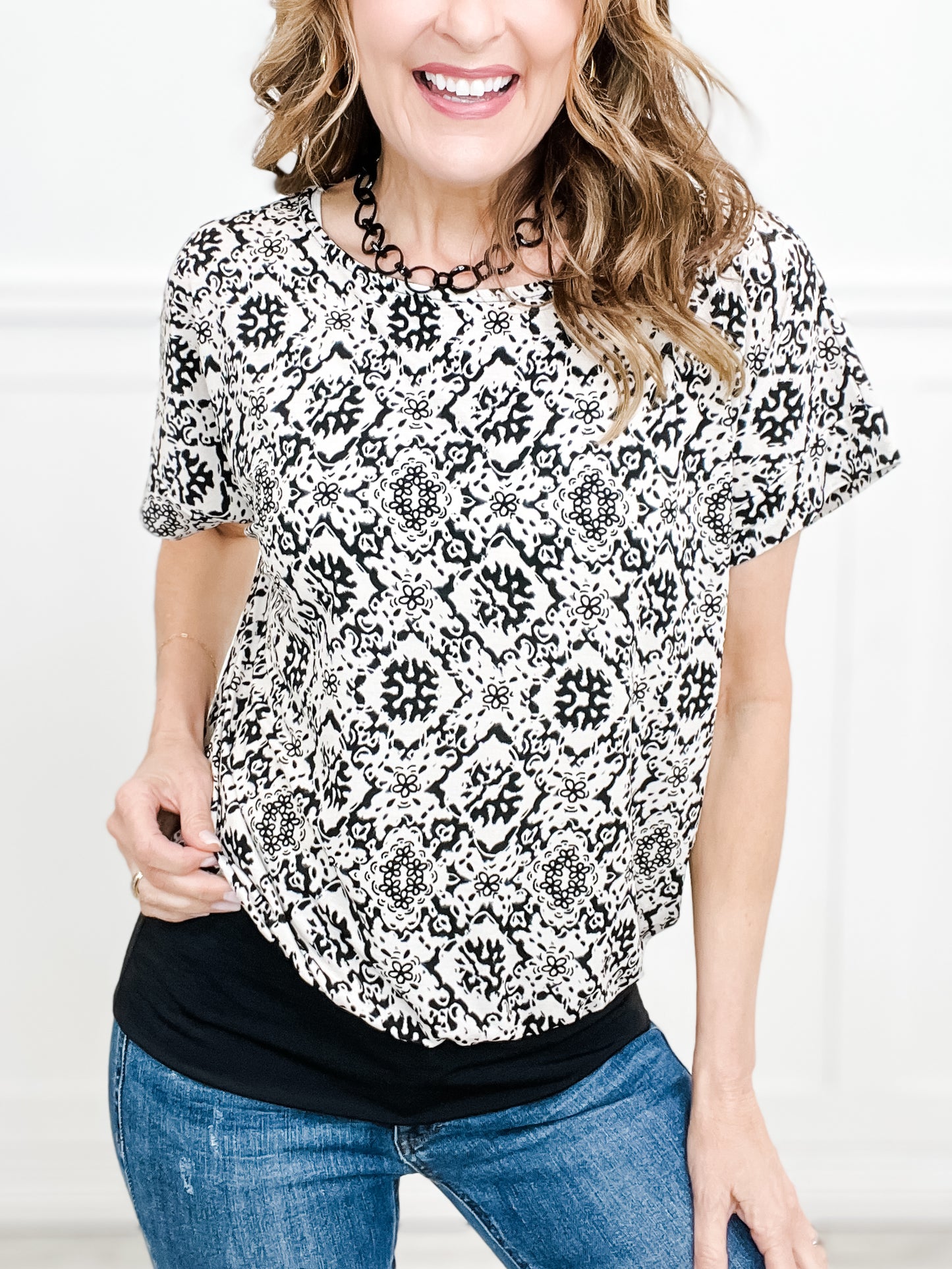 Round Neck Damask Print Short Sleeve Top