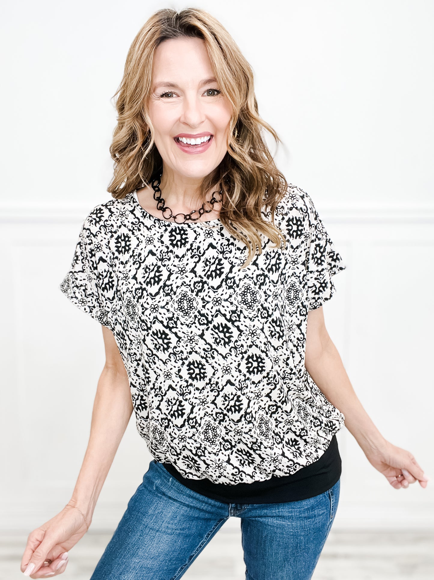 Round Neck Damask Print Short Sleeve Top