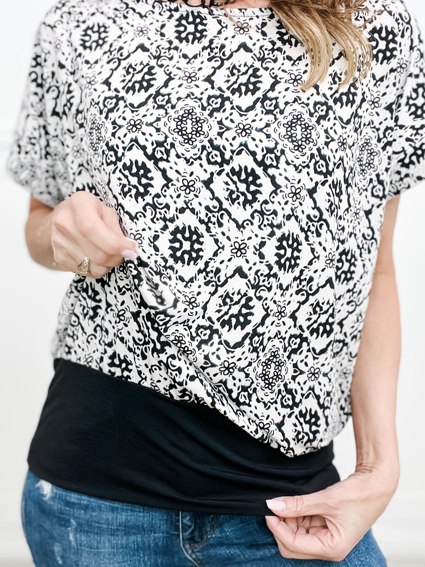 Round Neck Damask Print Short Sleeve Top