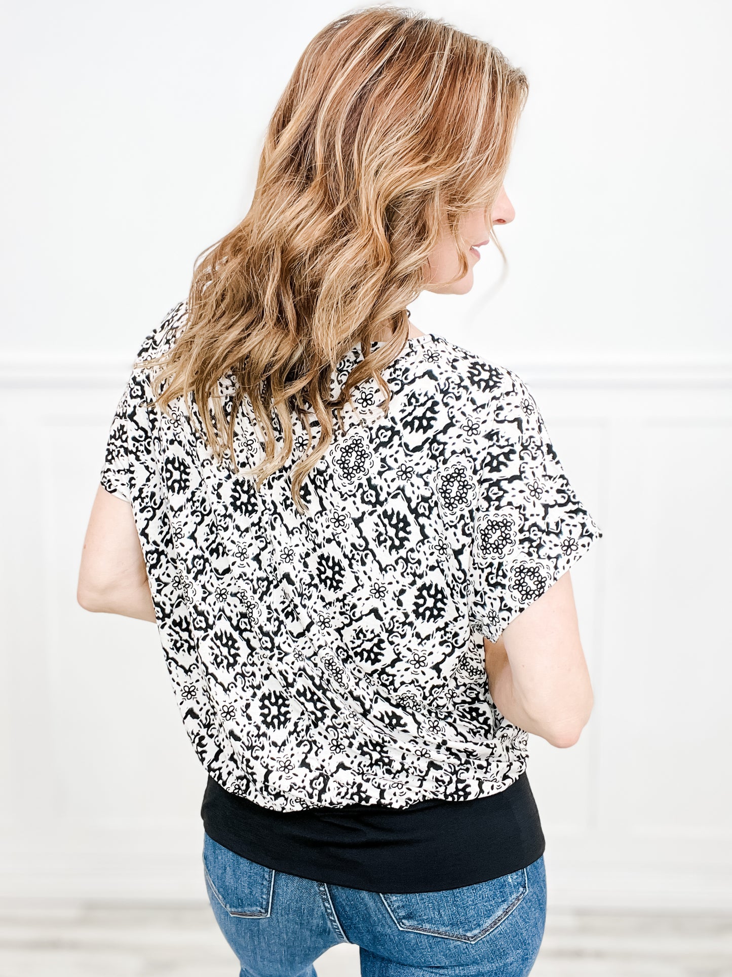 Round Neck Damask Print Short Sleeve Top