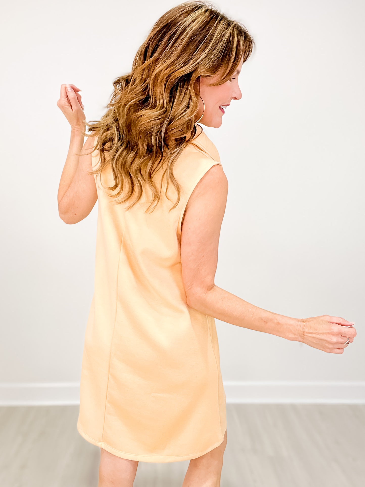 Scuba Sleeveless Dress with Collar and Split Neckline in Apricot Ice