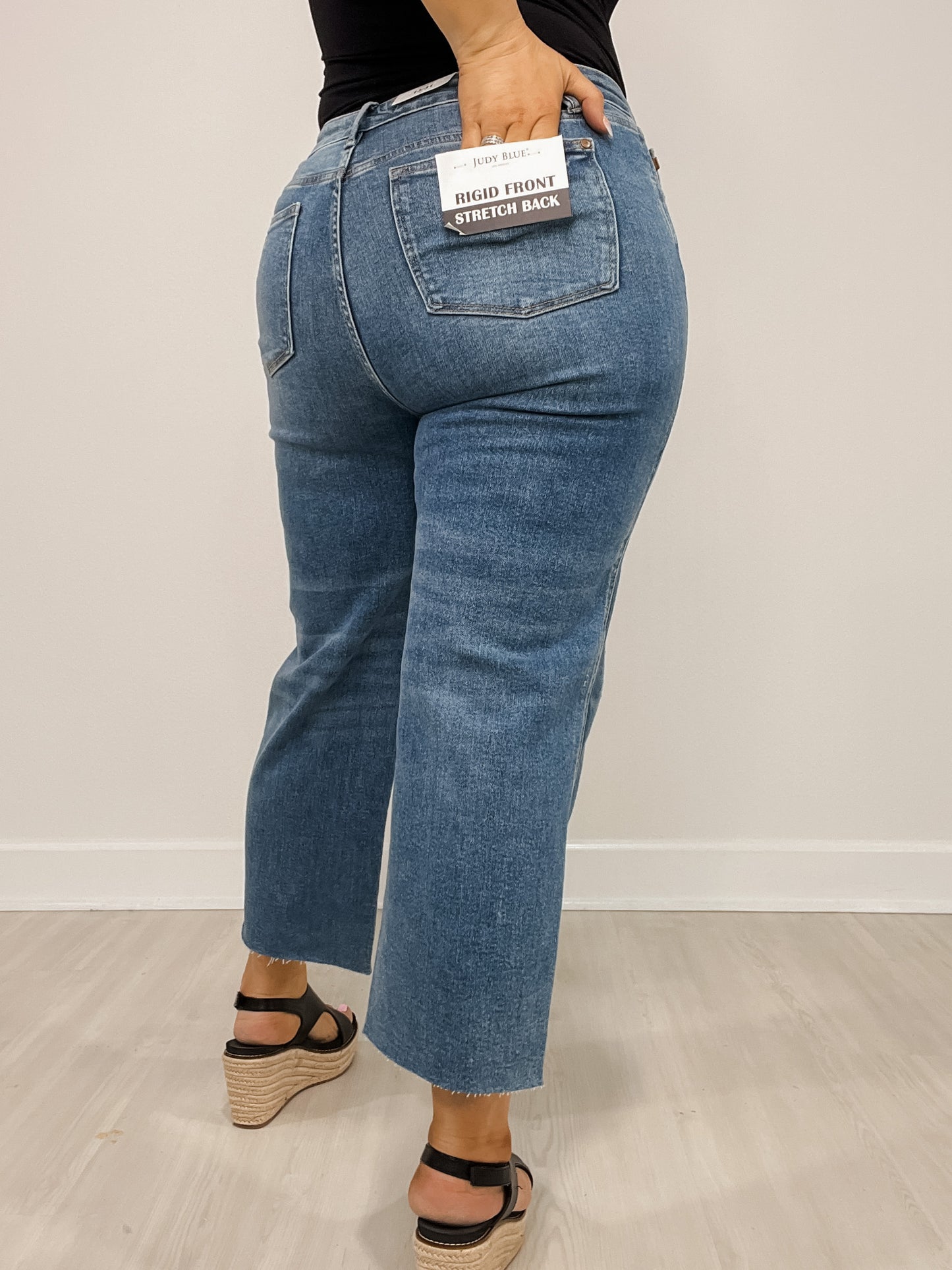 Judy Blue QUEEN OF THE CROP Hi-Waist Cropped Jeans