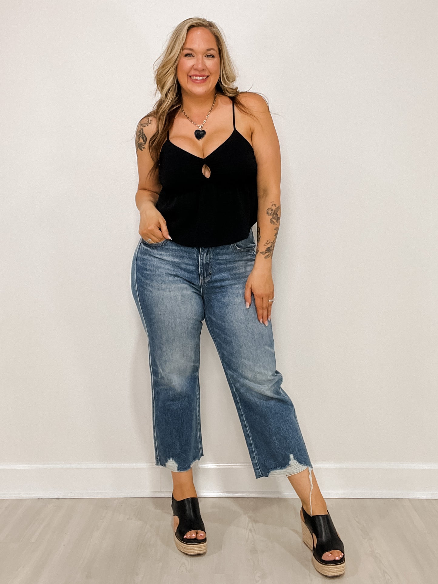 Judy Blue QUEEN OF THE CROP Hi-Waist Cropped Jeans