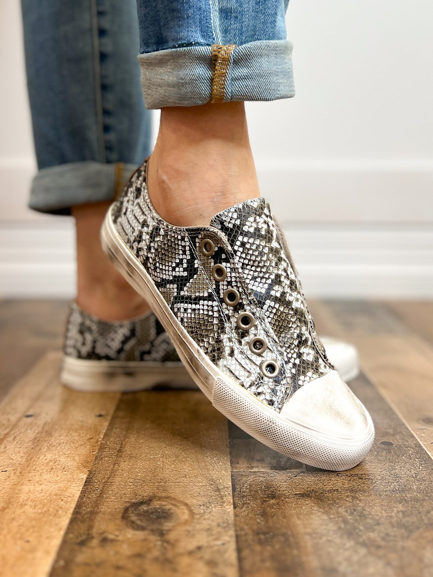 Wildlife Slip-On Tennis Shoes in Multi