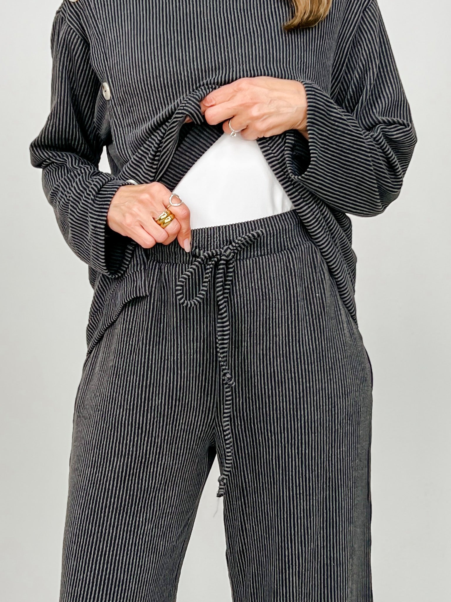 Ribbed 2-Piece Cowl Neck Set in Black