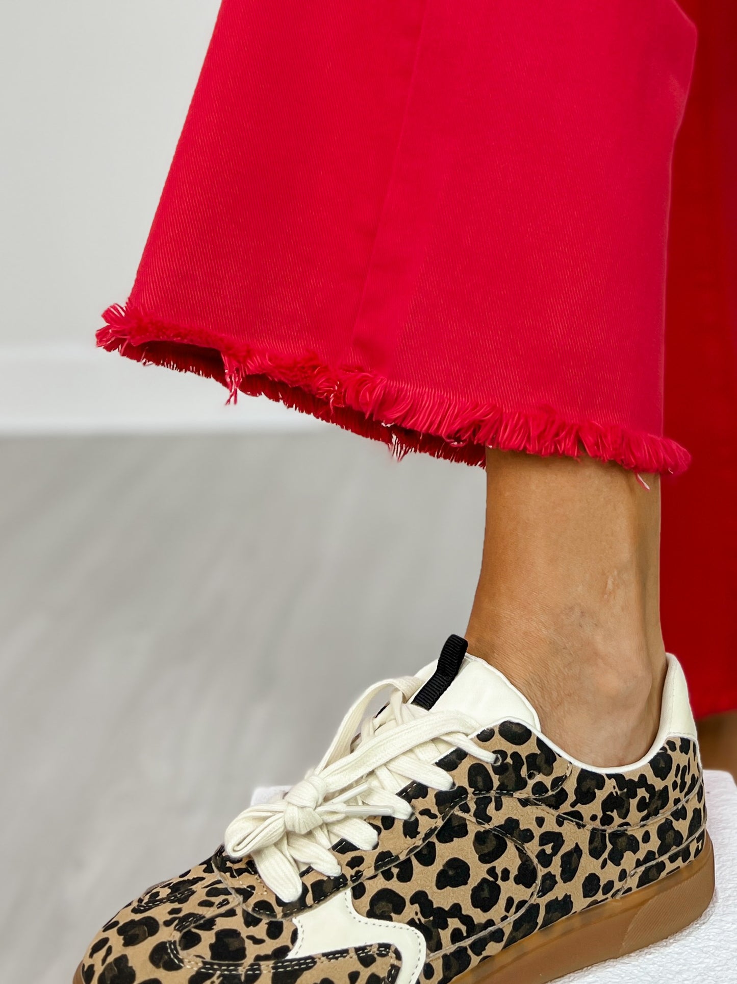 Risen Tummy Control High-Rise Crop Wide Leg Pants in Scarlet