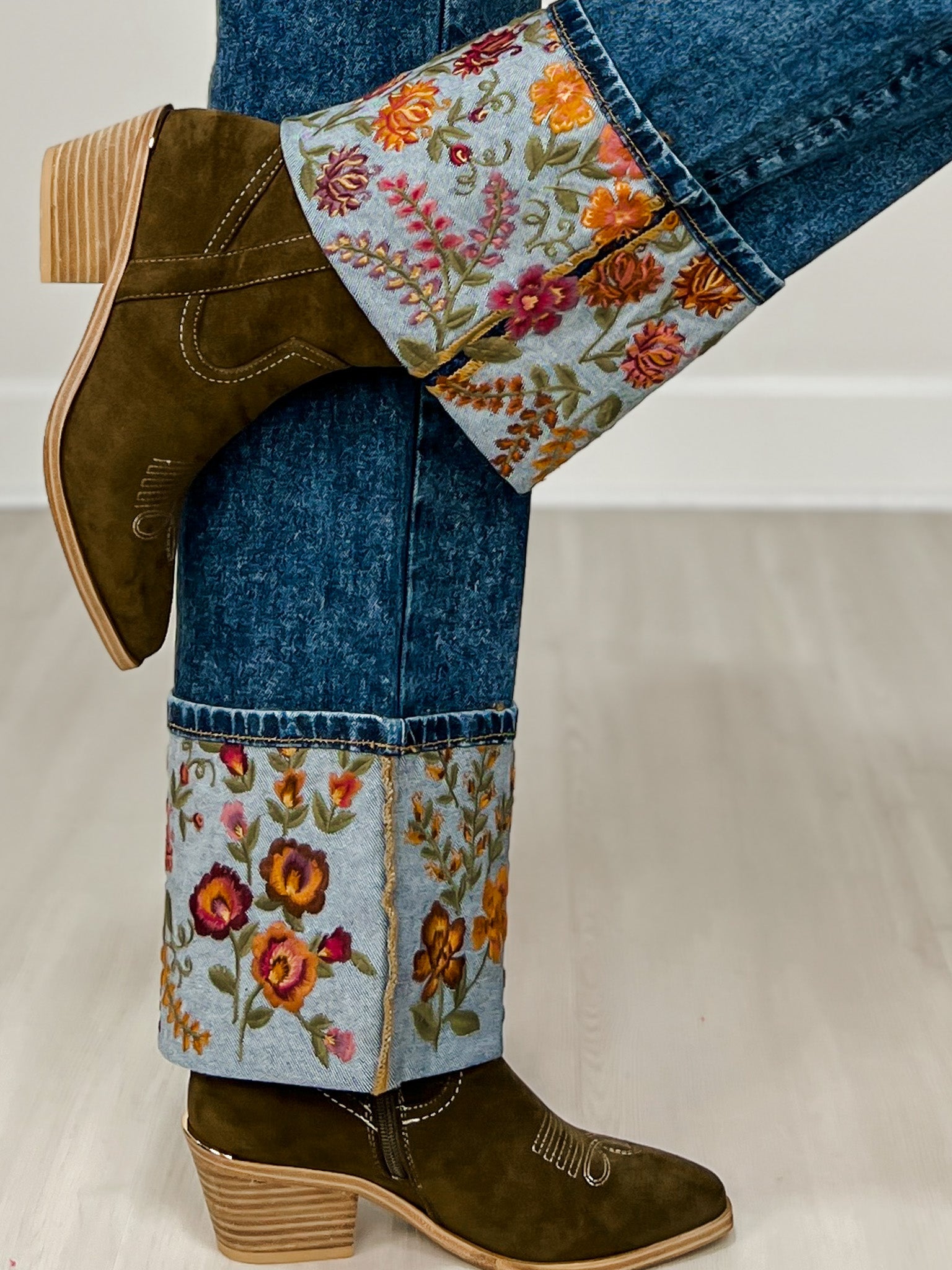 Wide Leg Cuff Embroidered Jeans