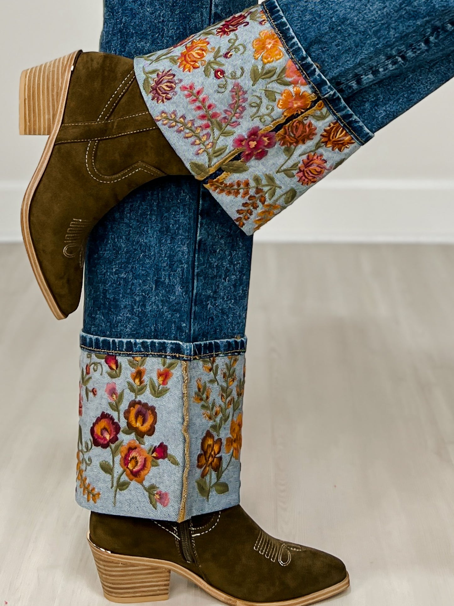 Wide Leg Cuff Embroidered Jeans