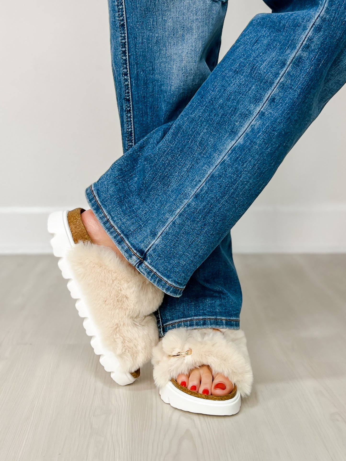 Corkys Hearsay Sandals in IVORY FUR