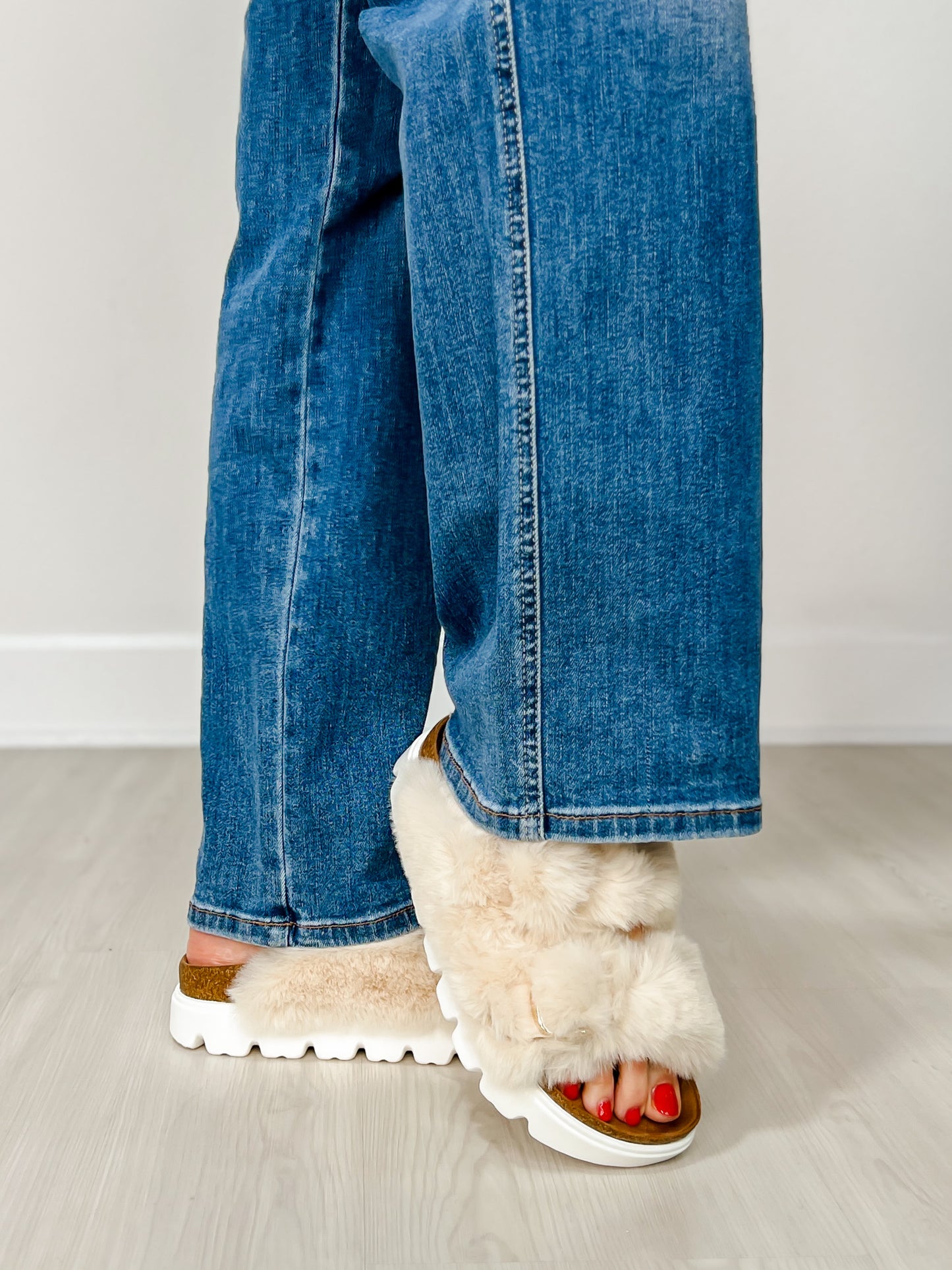 Corkys Hearsay Sandals in IVORY FUR
