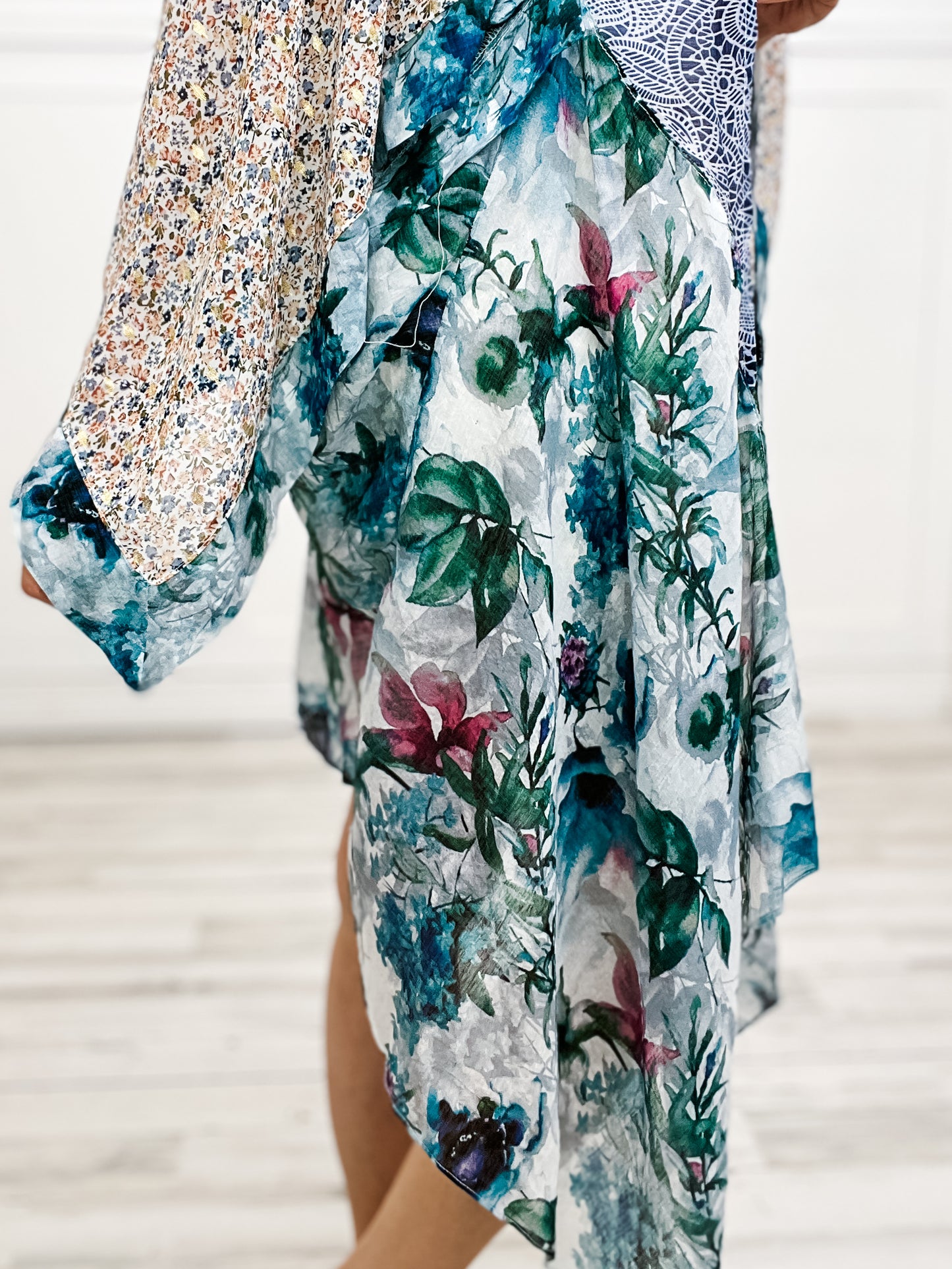 Angel Wing Floral Print Metallic Foil Detail Kimono Top