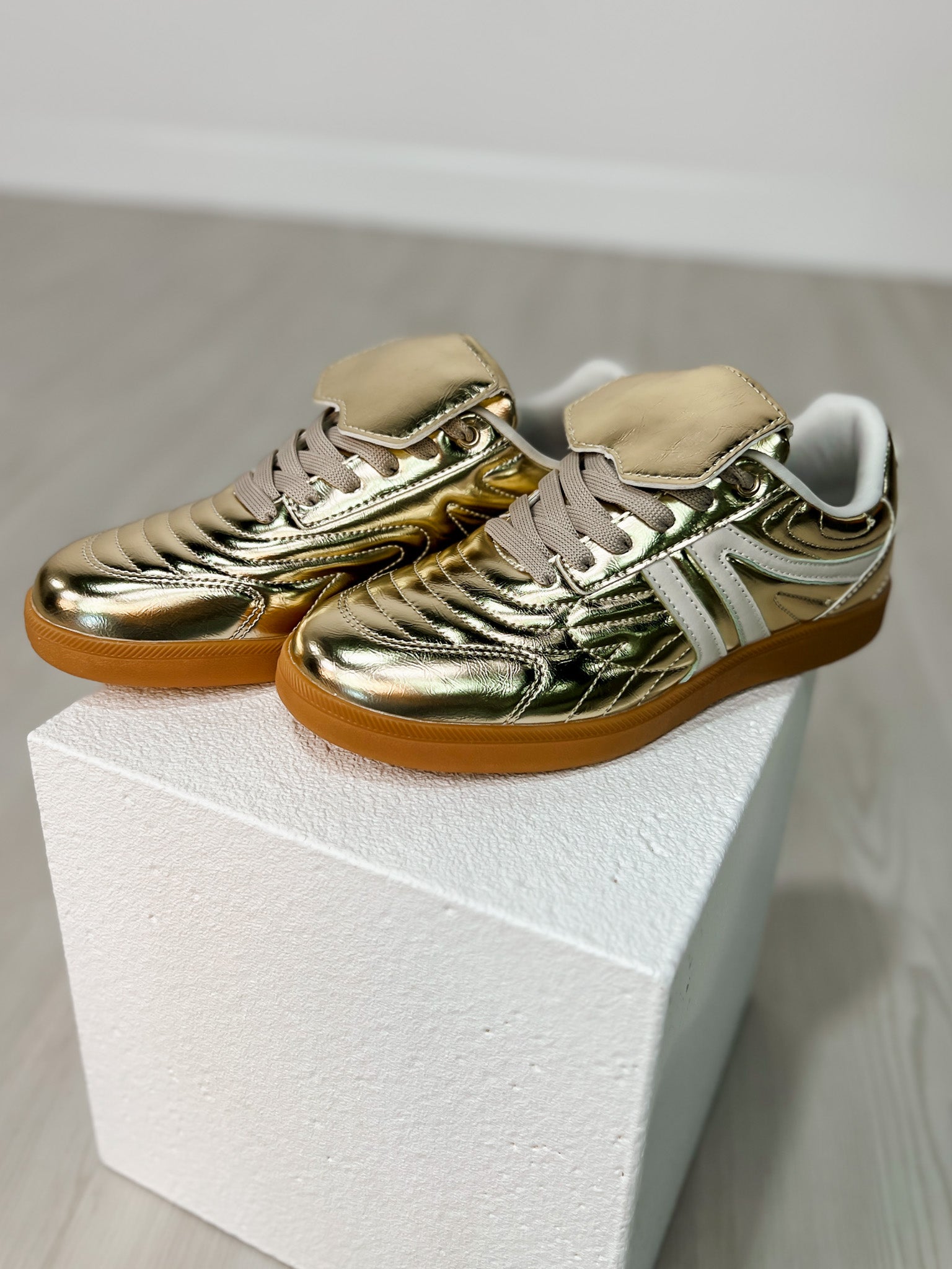 Forever Link Modern-30 Sneakers in Gold