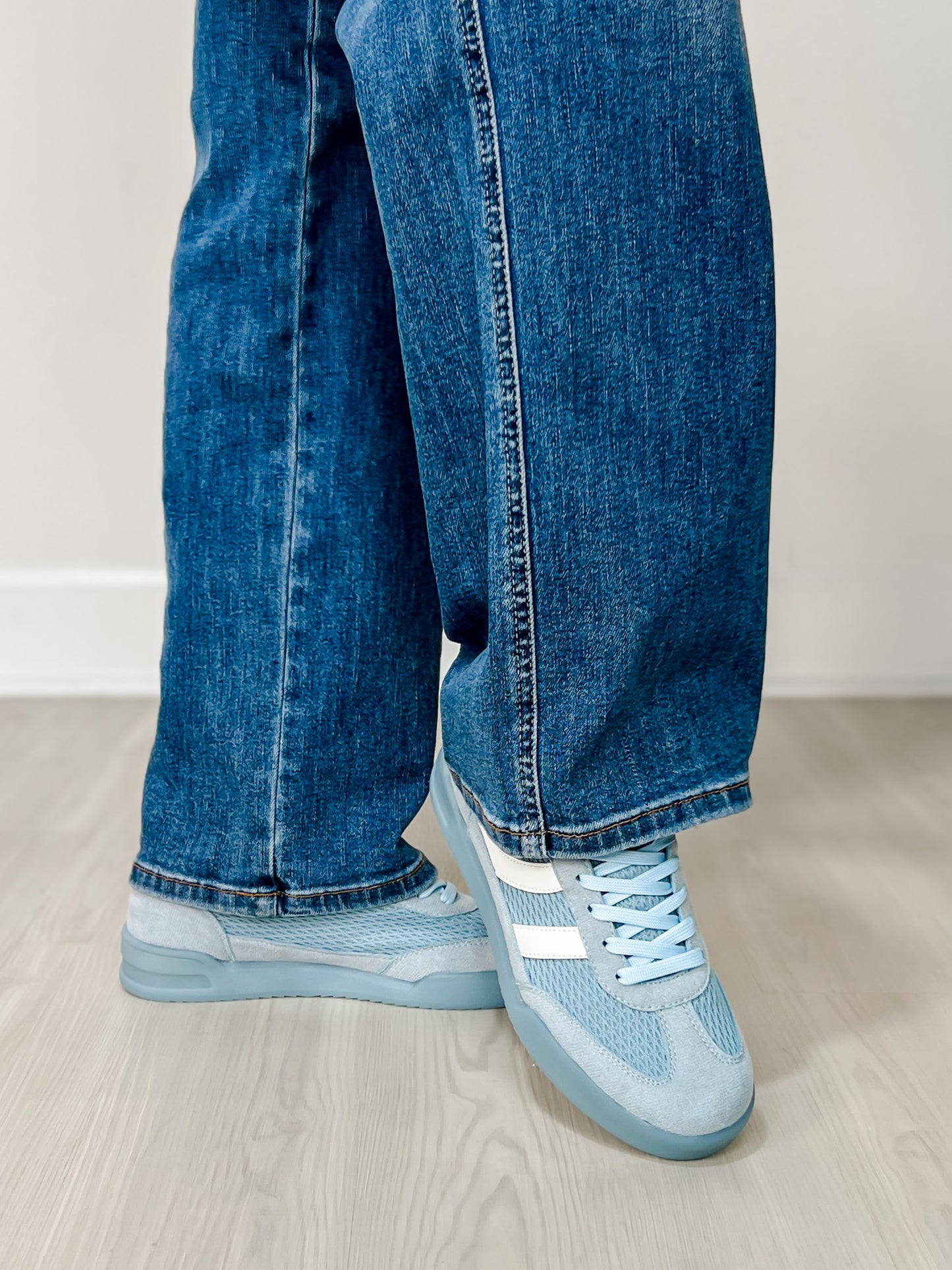 Forever Link Direct-14 Sneakers in Blue/White