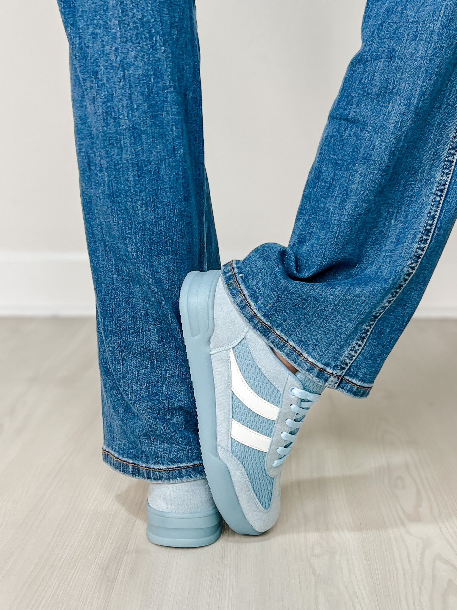 Forever Link Direct-14 Sneakers in Blue/White