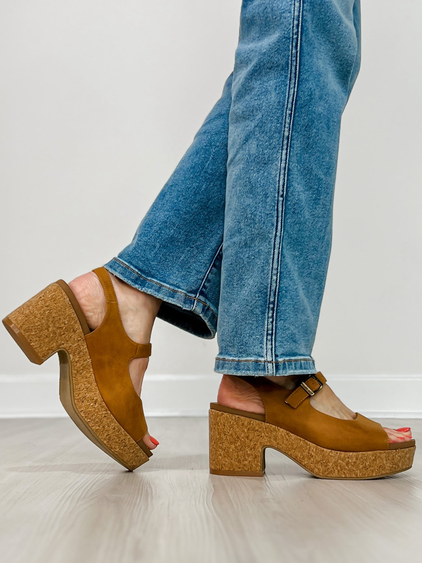 Corkys MISS BEHAVIN Sandals in Camel