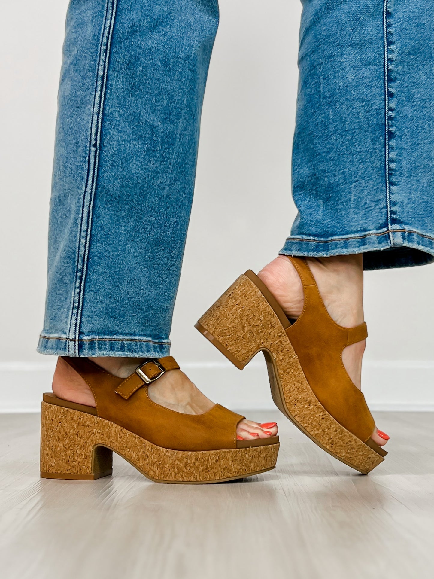 Corkys MISS BEHAVIN Sandals in Camel