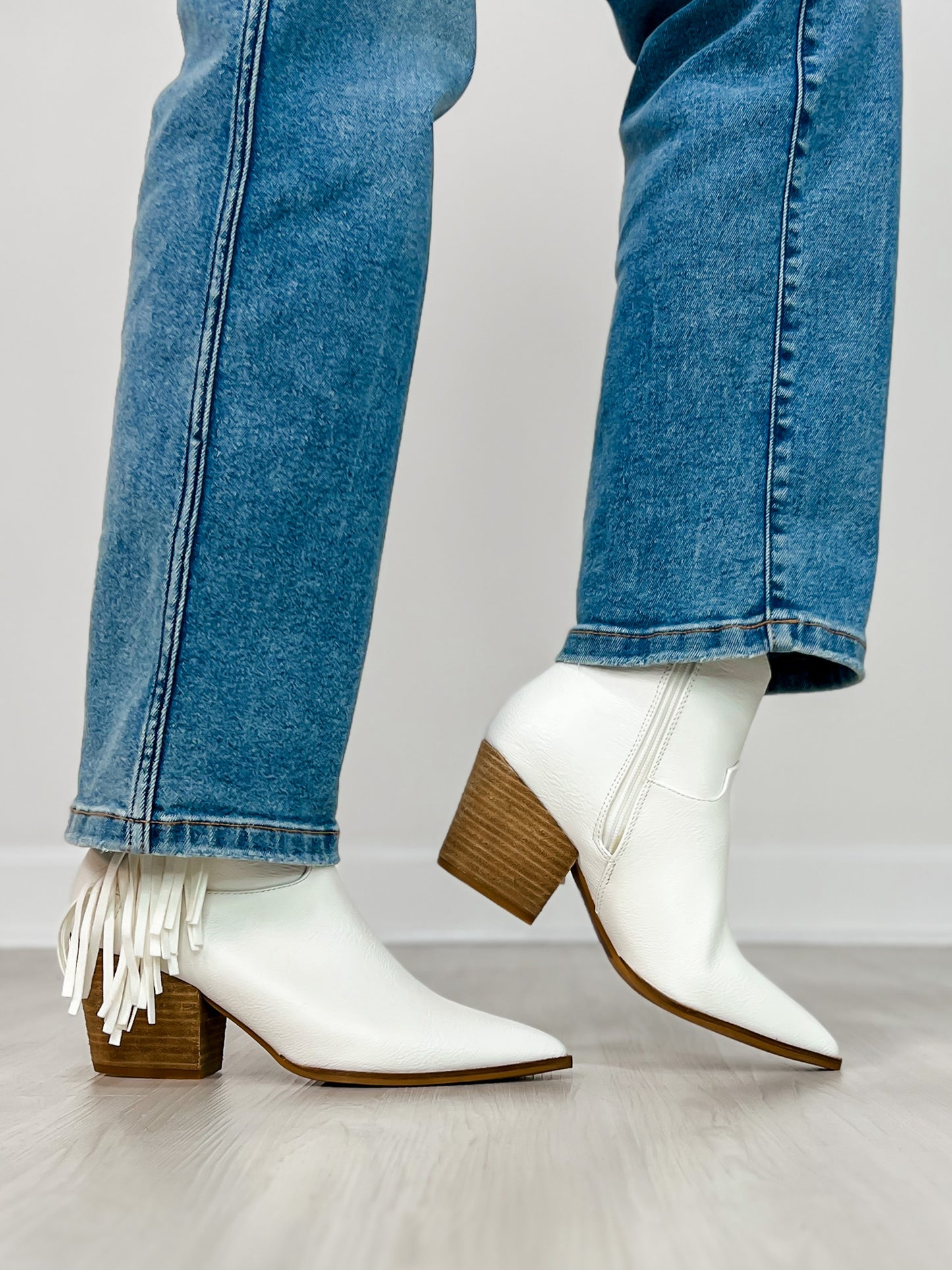 Dixie Decor Fringe Western Boots in White