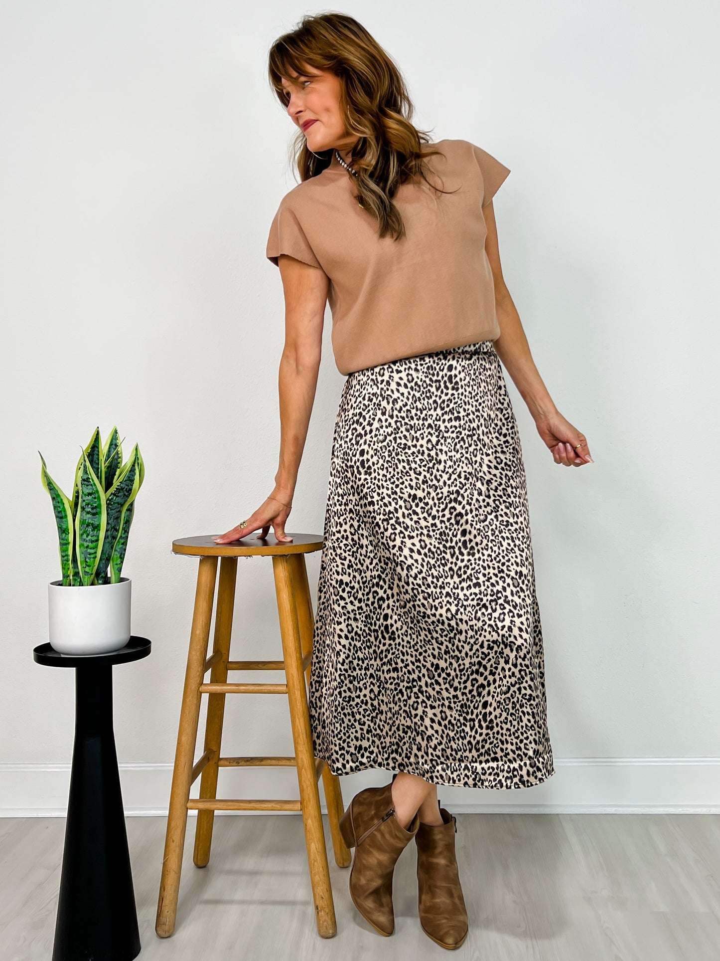 Leopard Print Midi Skirt With Elastic Waistband