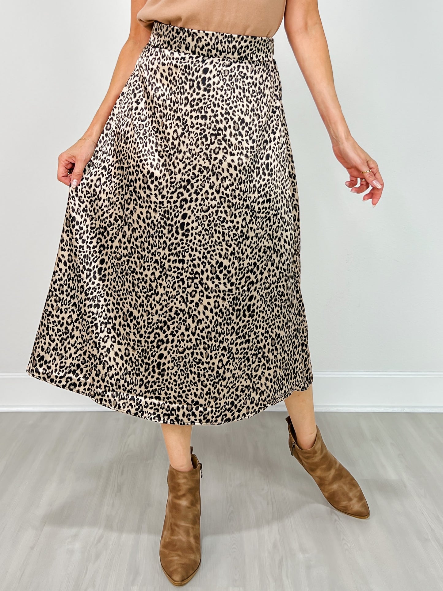 Leopard Print Midi Skirt With Elastic Waistband