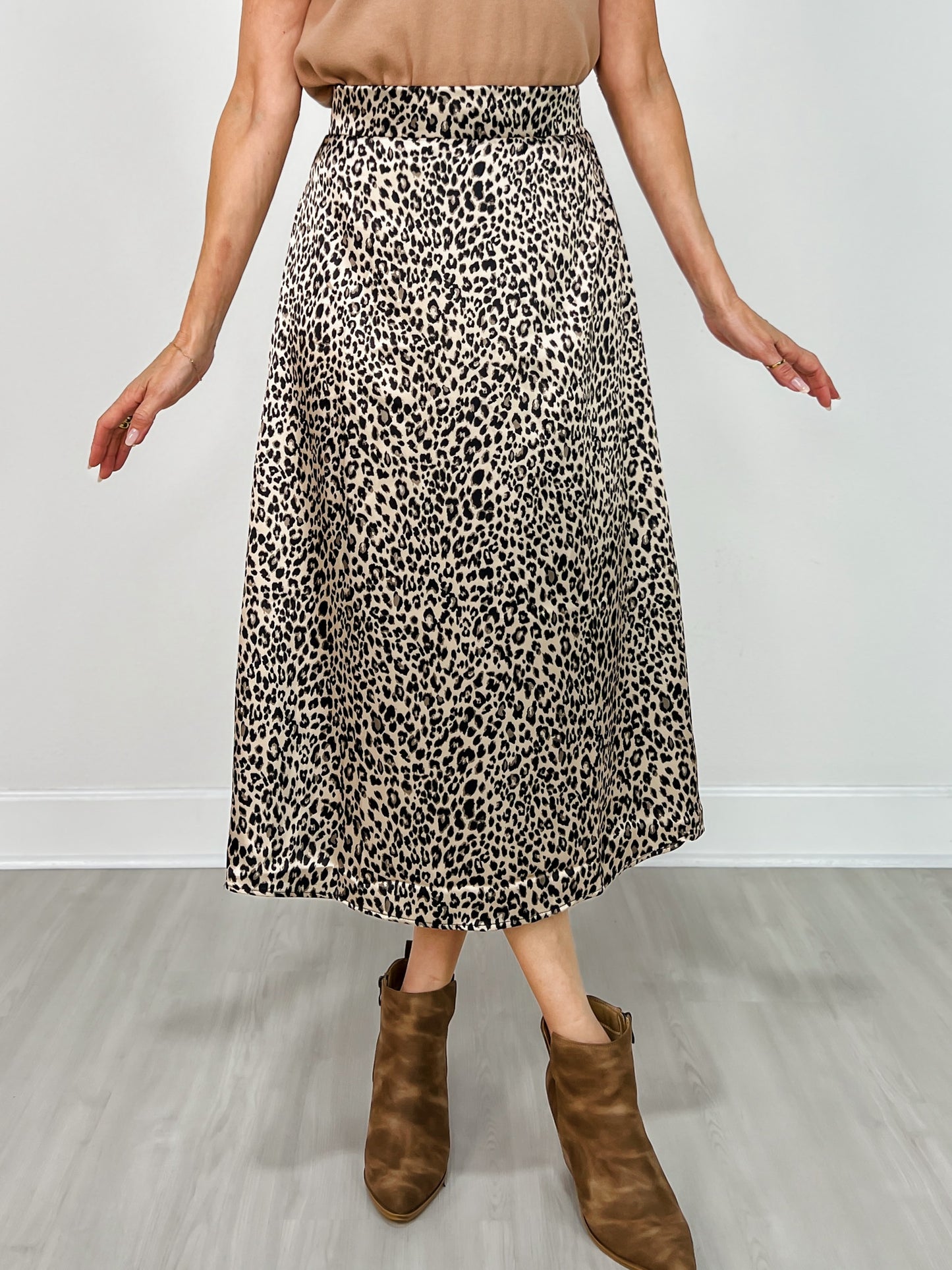 Leopard Print Midi Skirt With Elastic Waistband