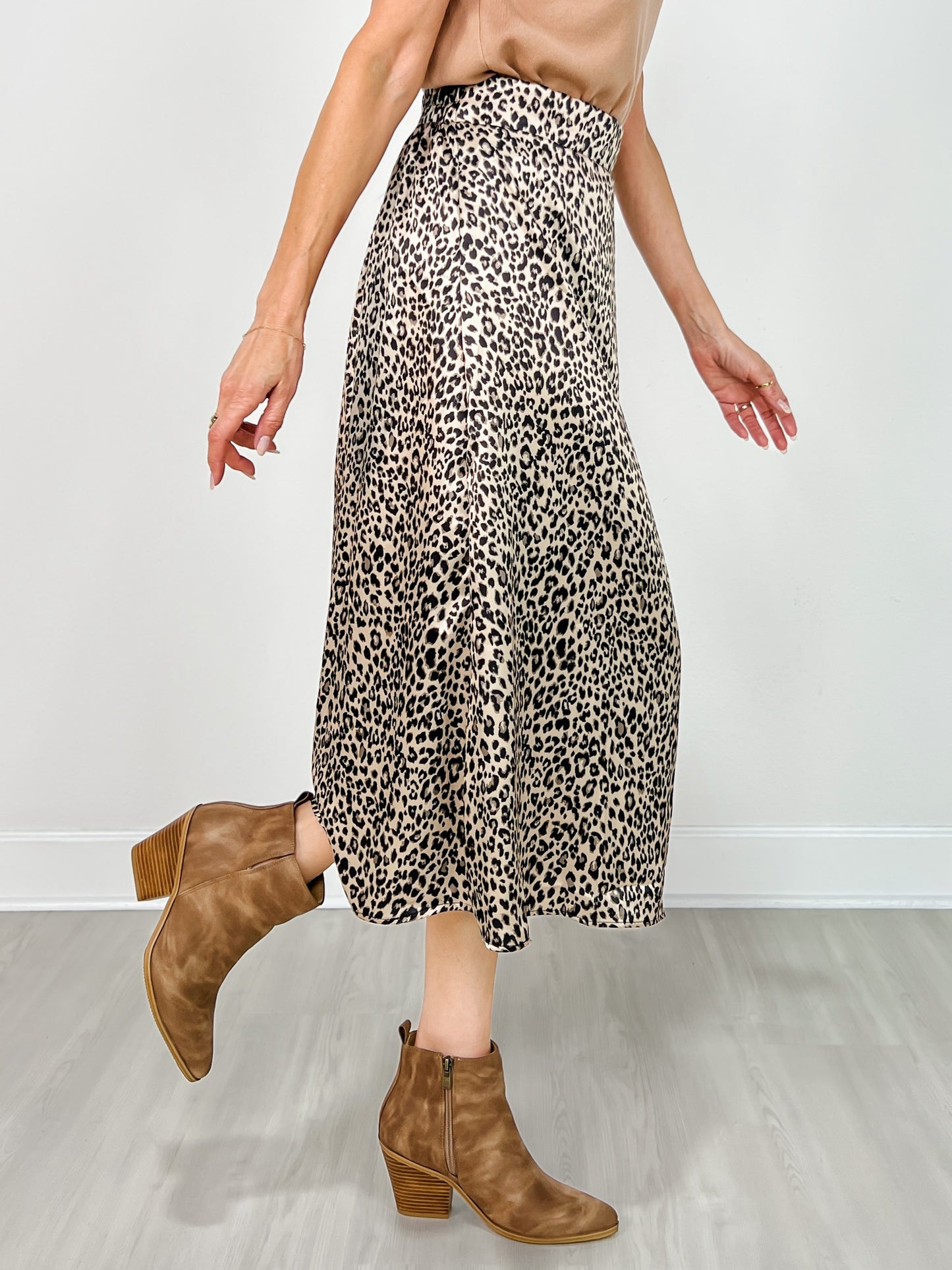 Leopard Print Midi Skirt With Elastic Waistband