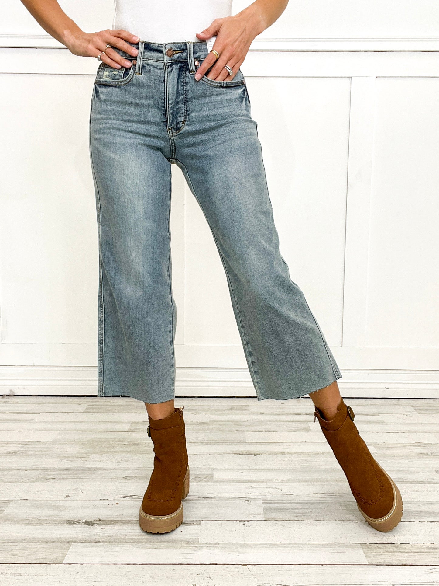 Judy Blue TANNER Mid-Rise Tummy Control Raw Hem Cropped Wide Leg Jeans