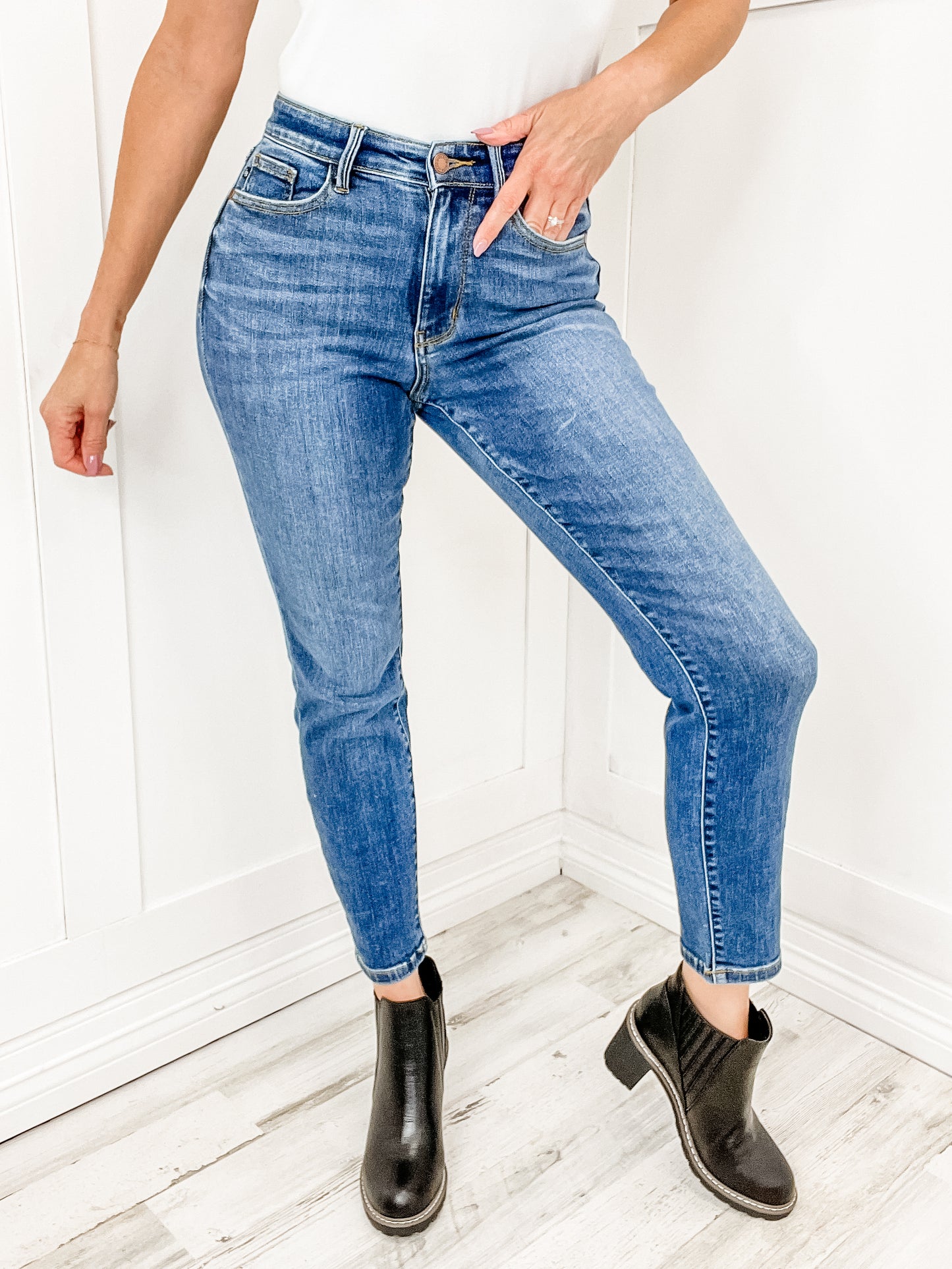 Judy Blue QUINN Slim Fit Non Distressed Jeans