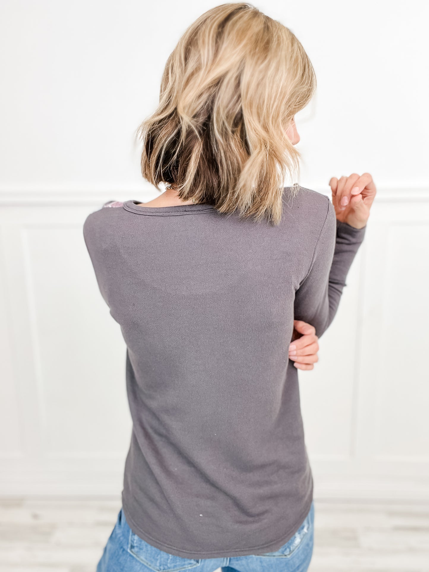 COLOR BLOCK SEAM DETAIL LONG SLEEVE TOP