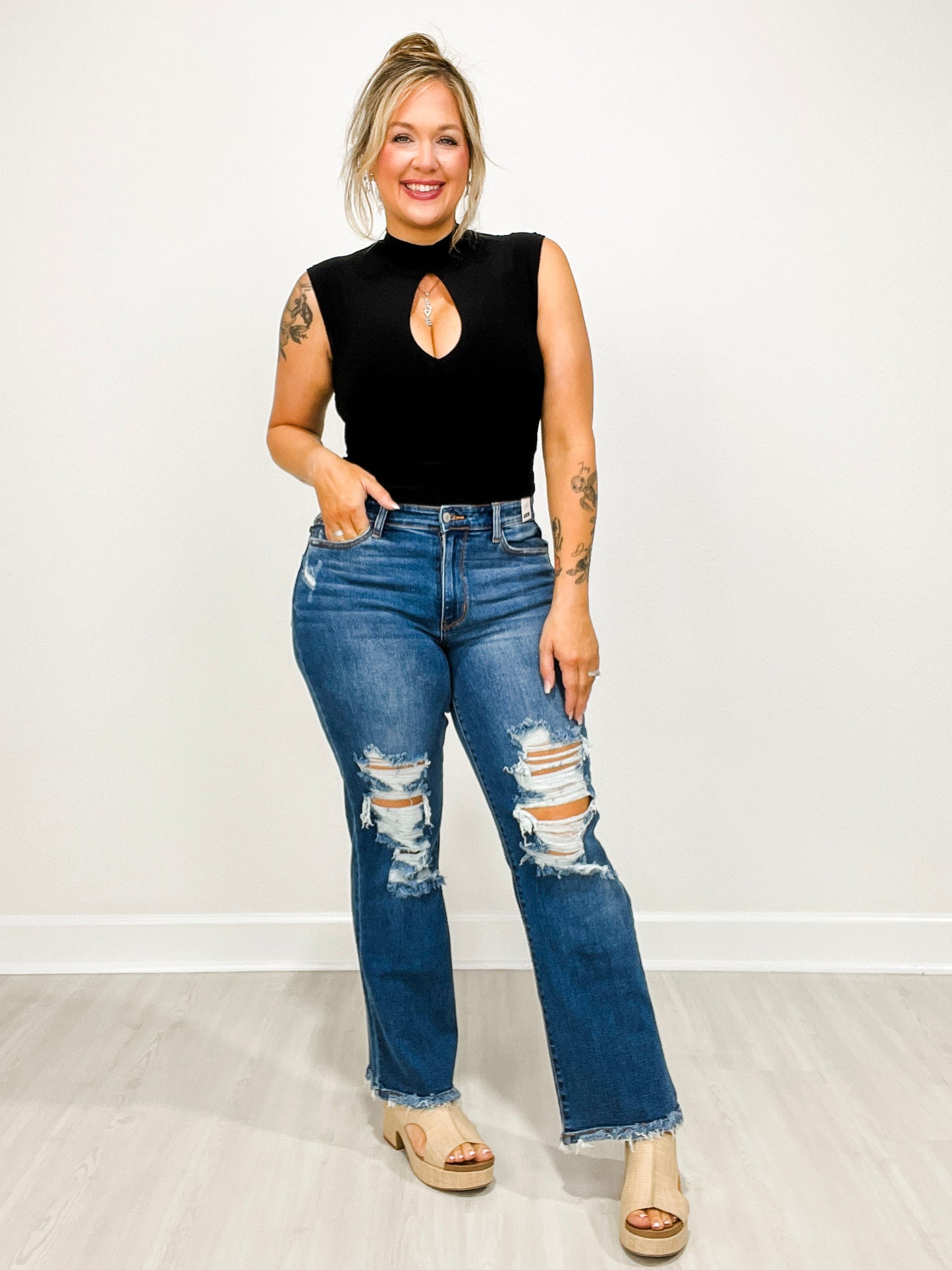 Judy Blue WEEKEND VIBES Mid-Rise Straight Leg Distressed Dad Jean