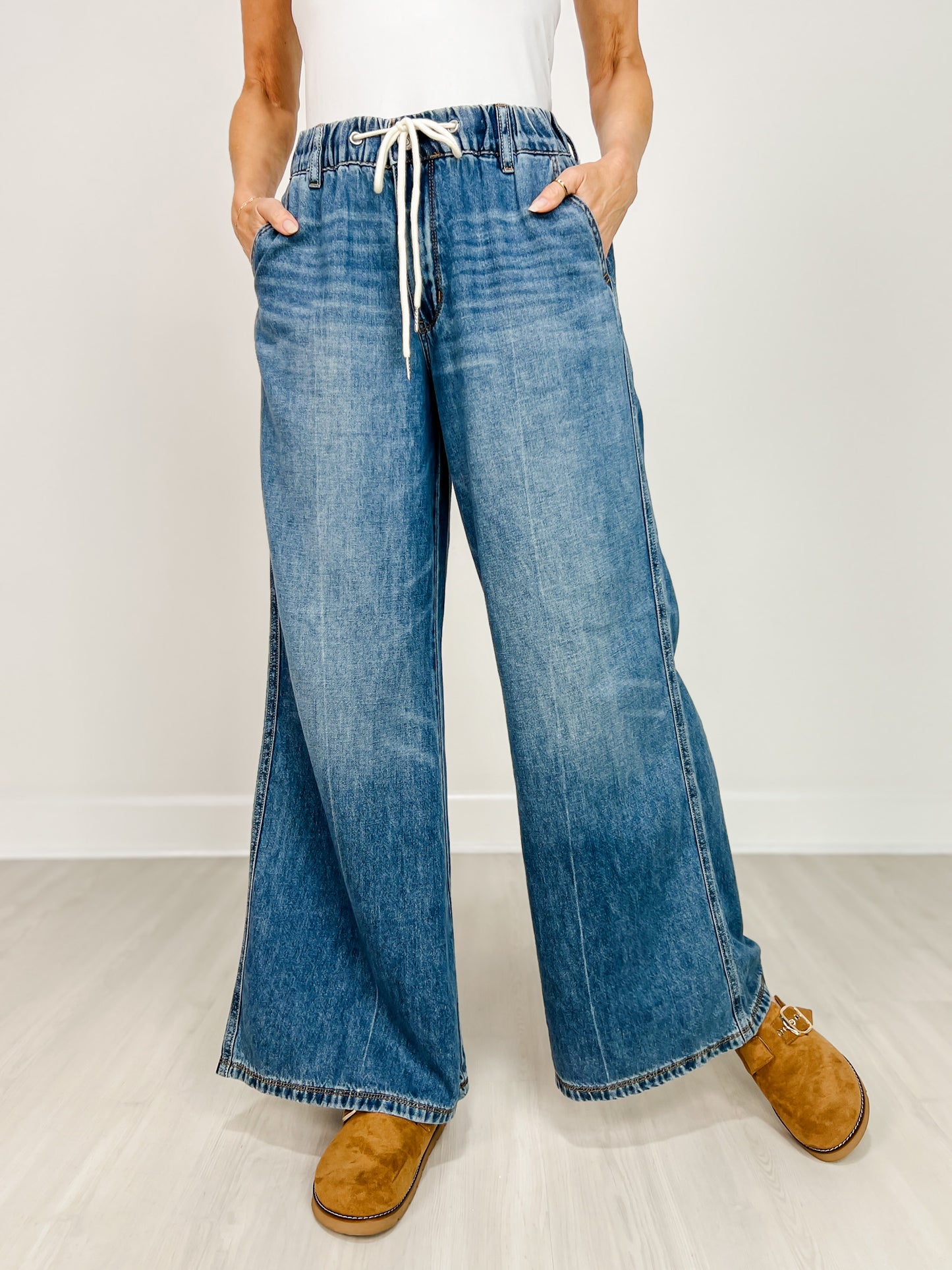Judy Blue OFF DUTY High-Waist Featherlight Elastic Waistband Jeans