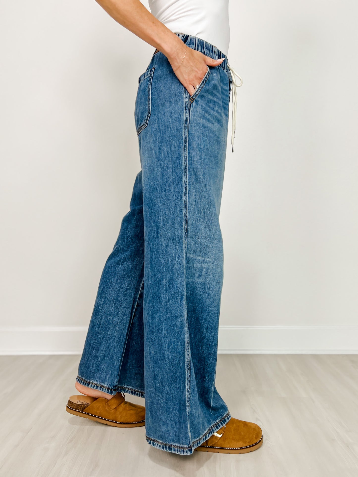 Judy Blue OFF DUTY High-Waist Featherlight Elastic Waistband Jeans