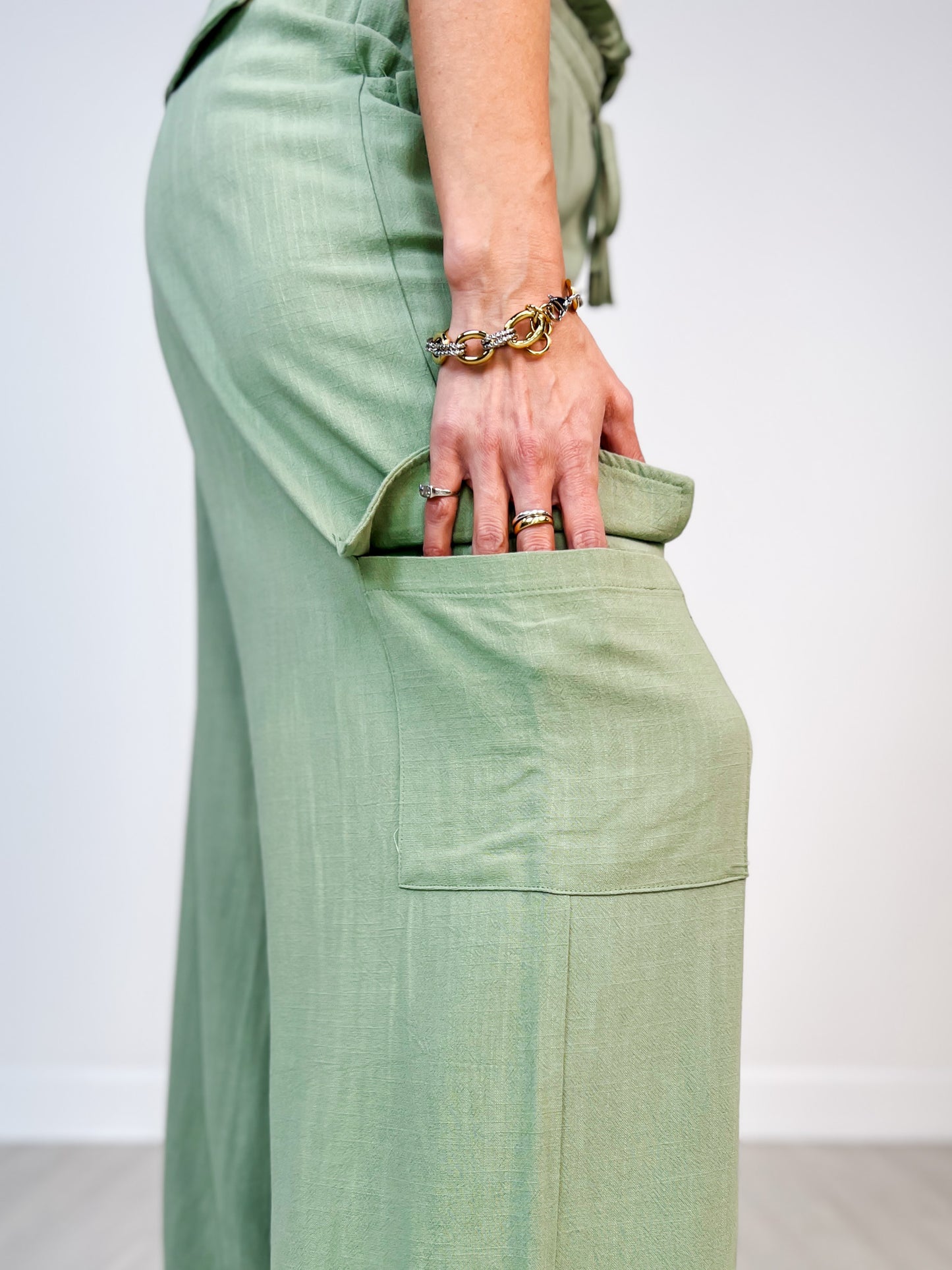 Elastic Waist Relaxed Fit Cargo Pants