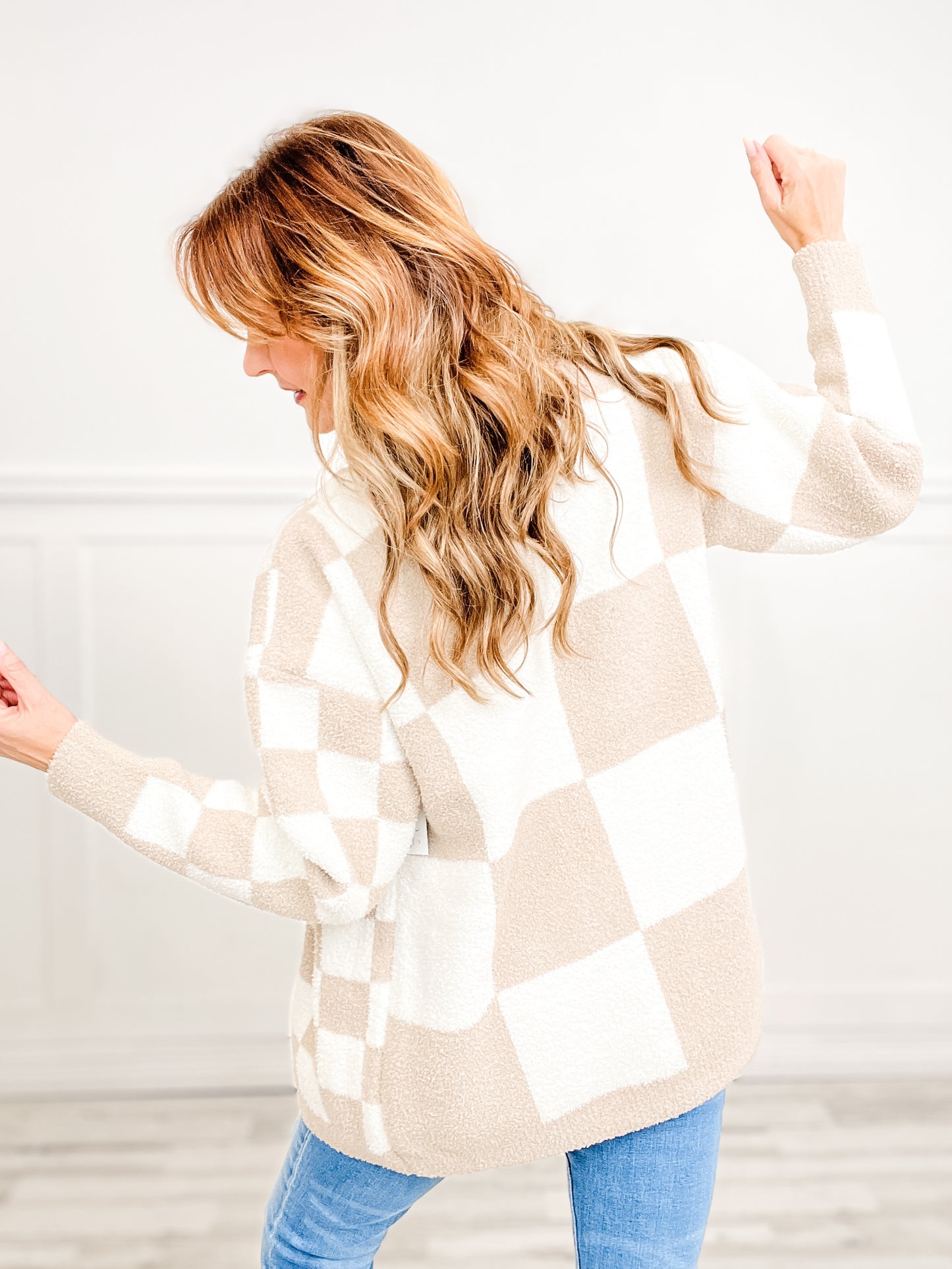 Checkered Pattern Luxury Soft Cardigan with Button Closure