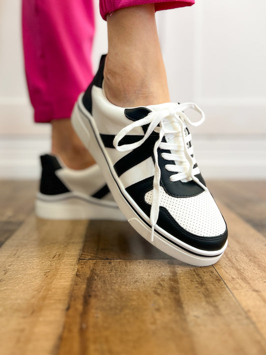 Mia Alta Sneaker in Black and White