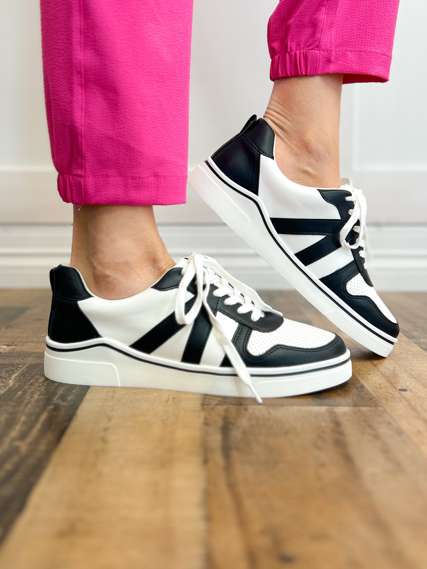 Mia Alta Sneaker in Black and White