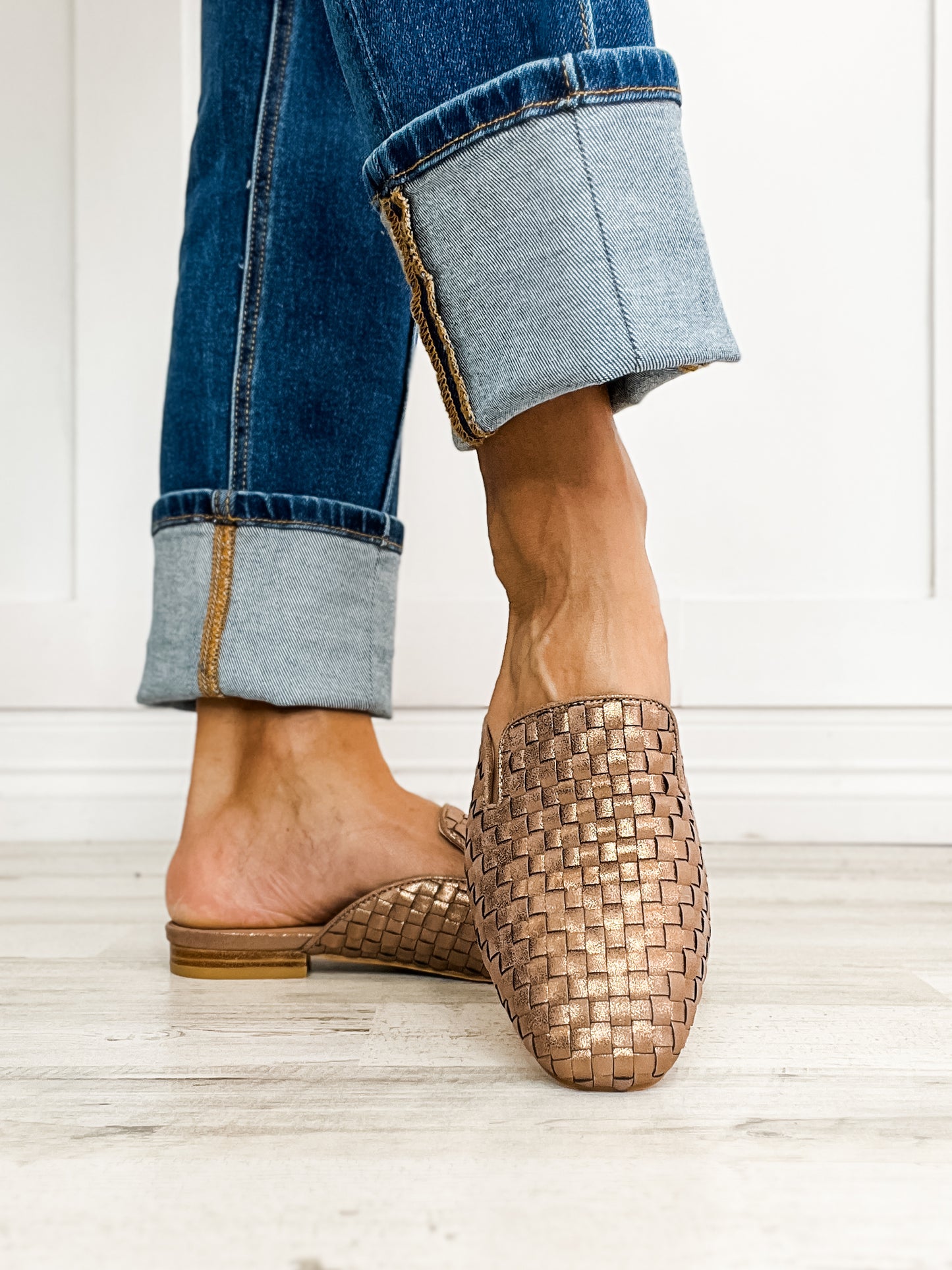 Corkys WEAVE IT TO BEAVER Slip-On Mule in Bronze