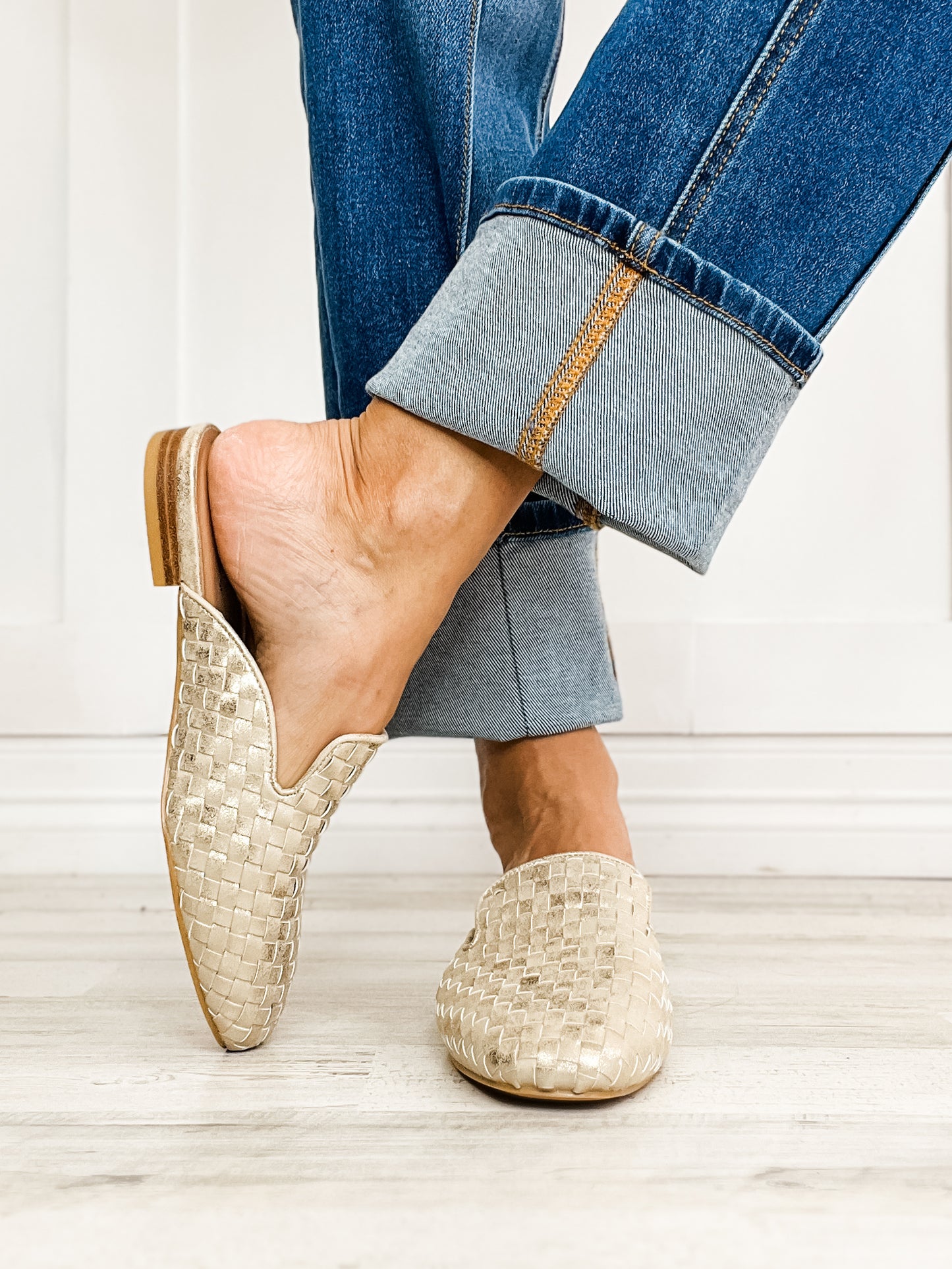 Corkys WEAVE IT TO BEAVER Slip-On Mule in Gold